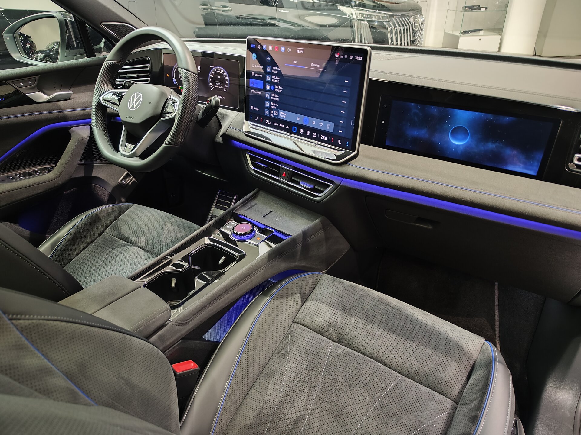 Автомобиль Volkswagen Tiguan L Pro 2.0 AMT (220 л.с.) 4WD - 14
