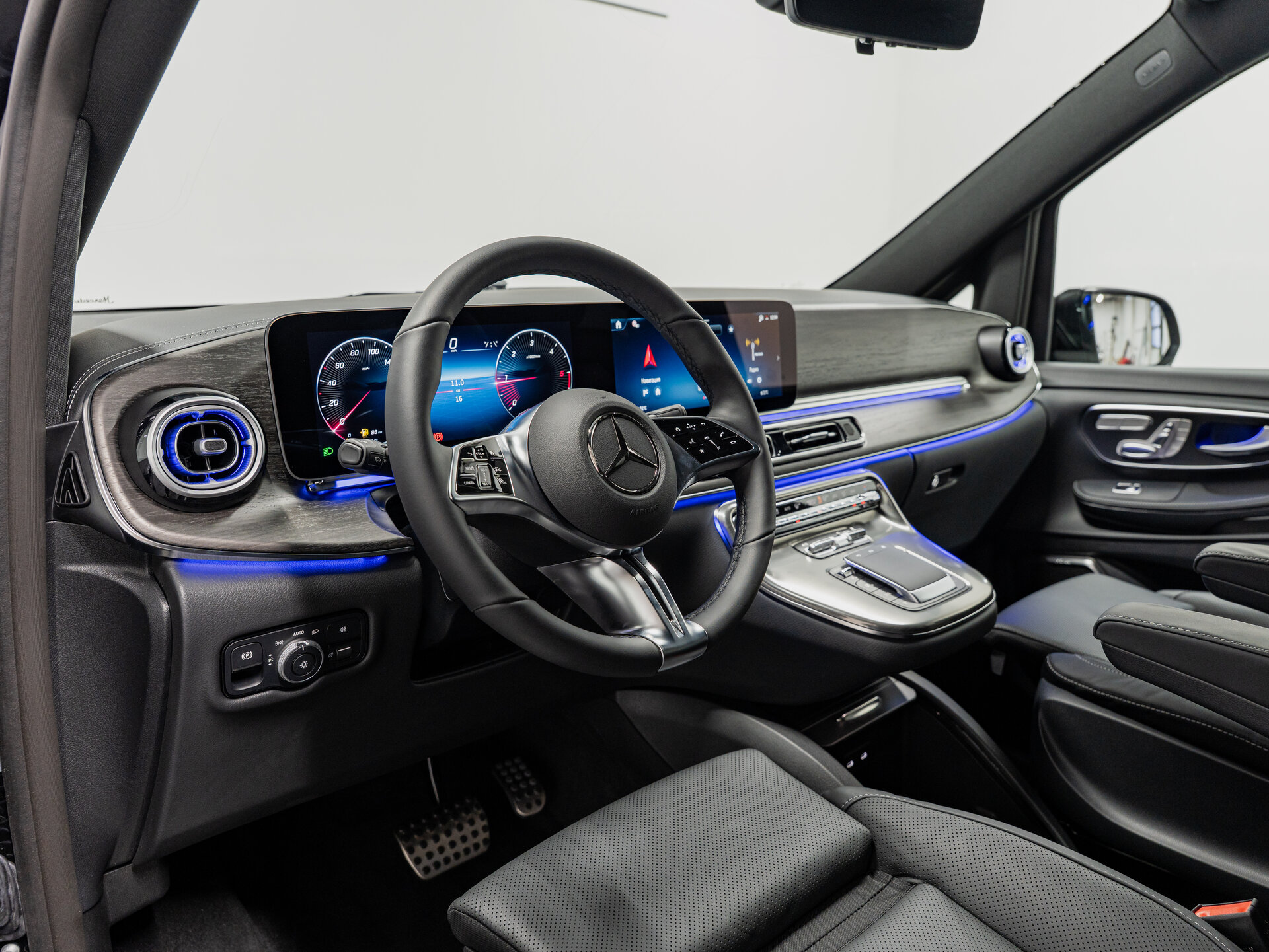 Автомобиль Mercedes-Benz V-Класс 300 d экстра длинный 2.0d AT (237 л.с.) 4WD - 12