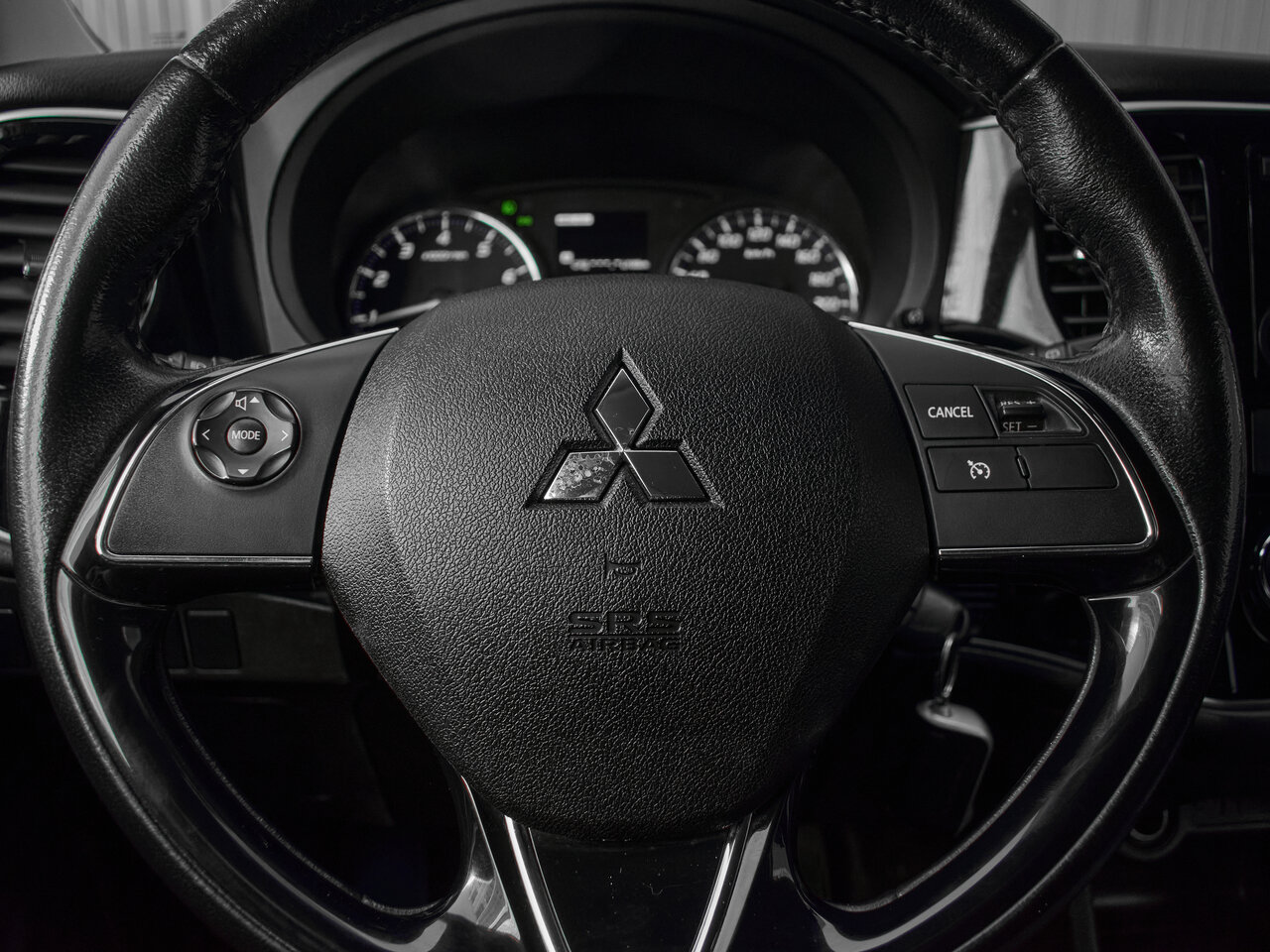 Купить Mitsubishi Outlander 2.0 CVT (146 л.с.) 4WD, 2016 в Екатеренбурге