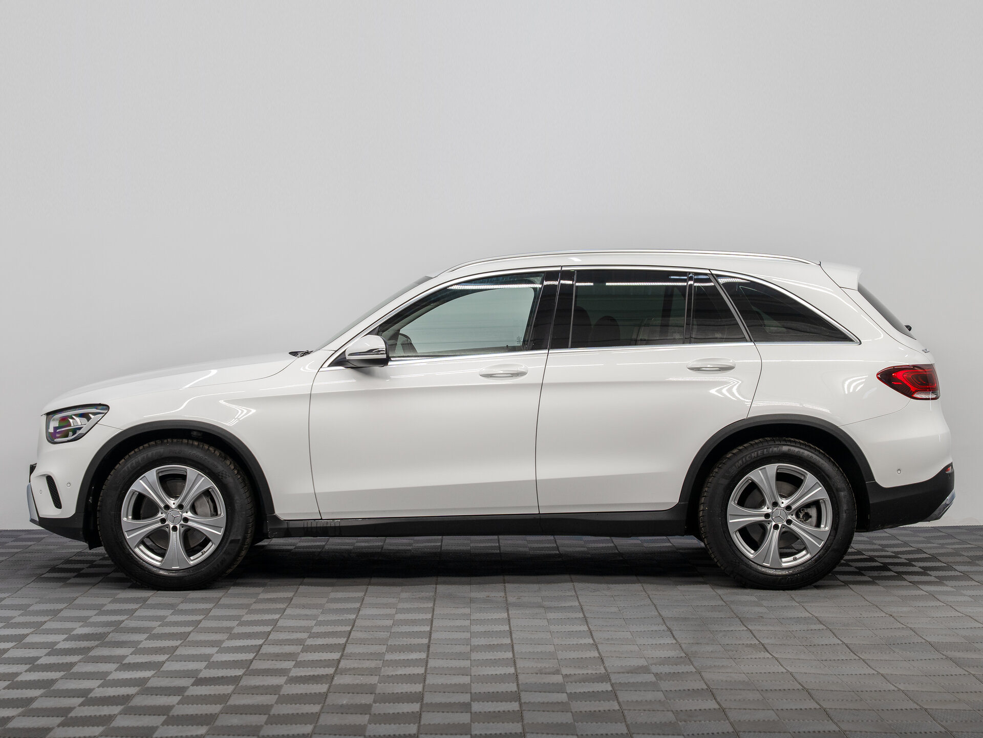 Автомобиль Mercedes-Benz GLC 200 2.0 AT (197 л.с.) 4WD - 5