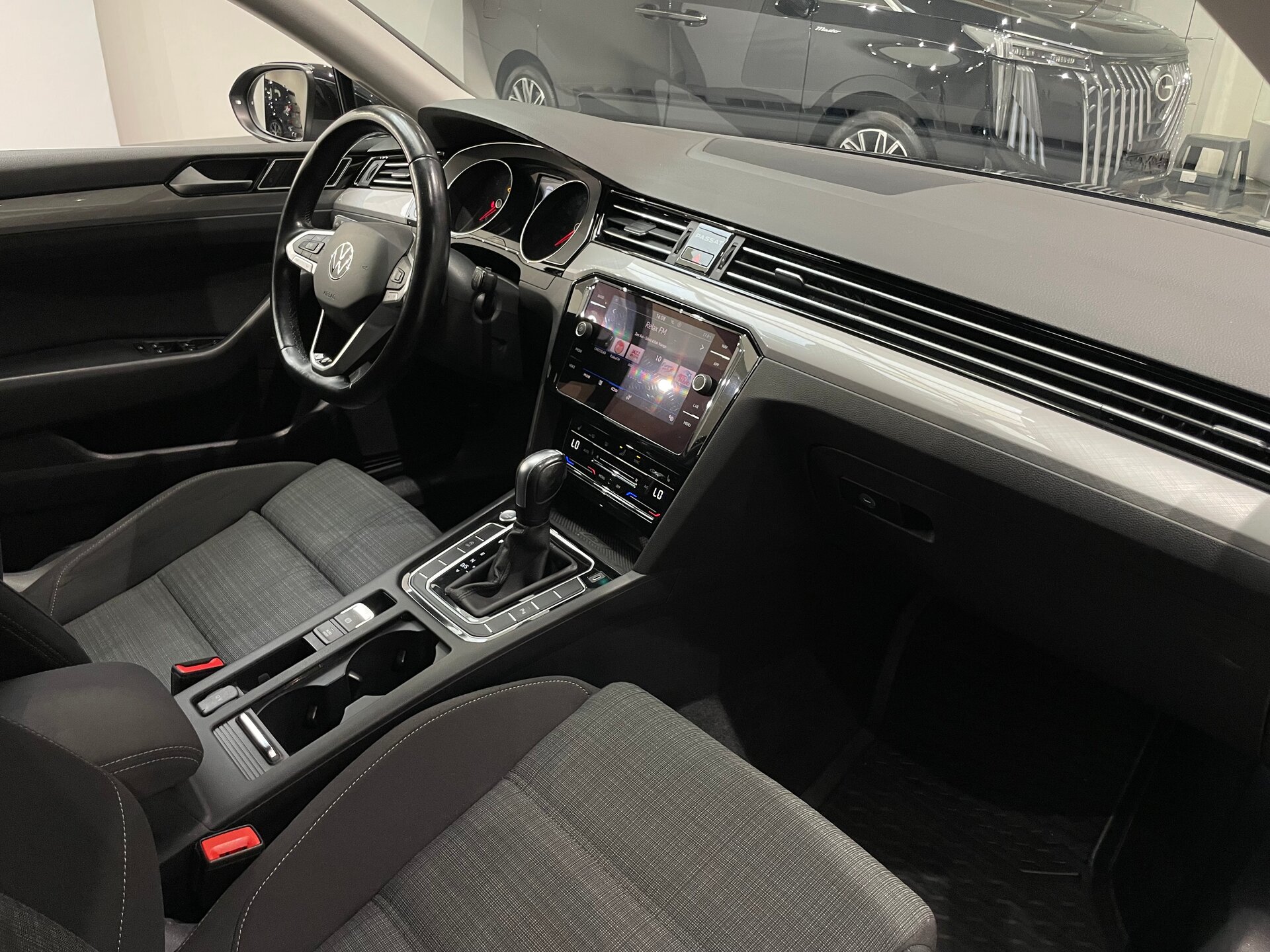 Автомобиль Volkswagen Passat 2.0d AMT (122 л.с.) - 11