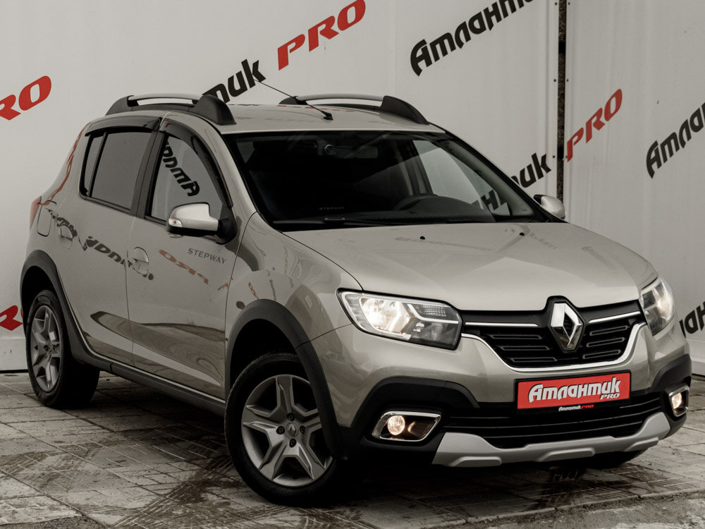 Купить Renault Sandero Stepway 1.6 MT (82 л.с.), 2021 в Екатеренбурге