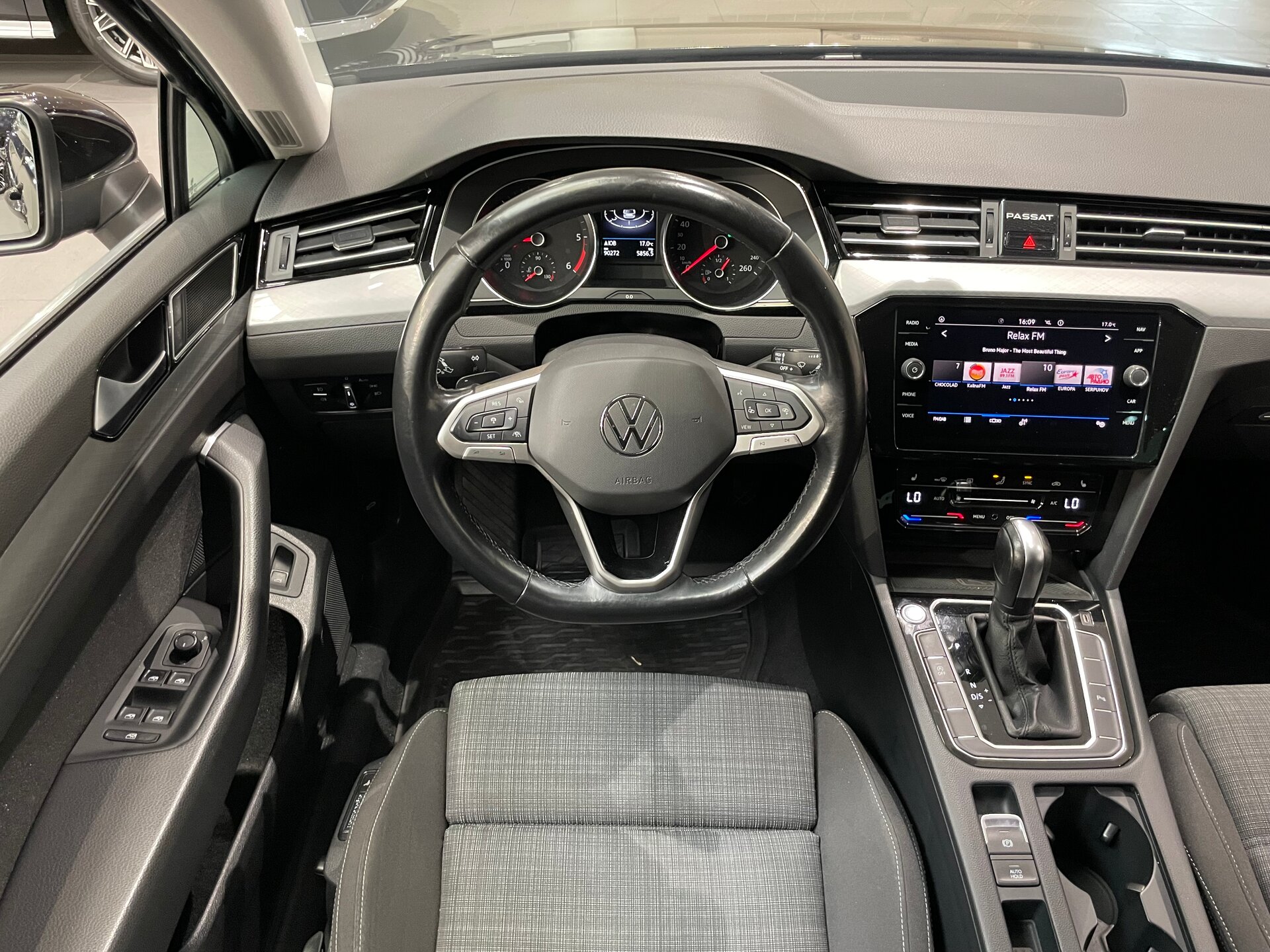 Автомобиль Volkswagen Passat 2.0d AMT (122 л.с.) - 13