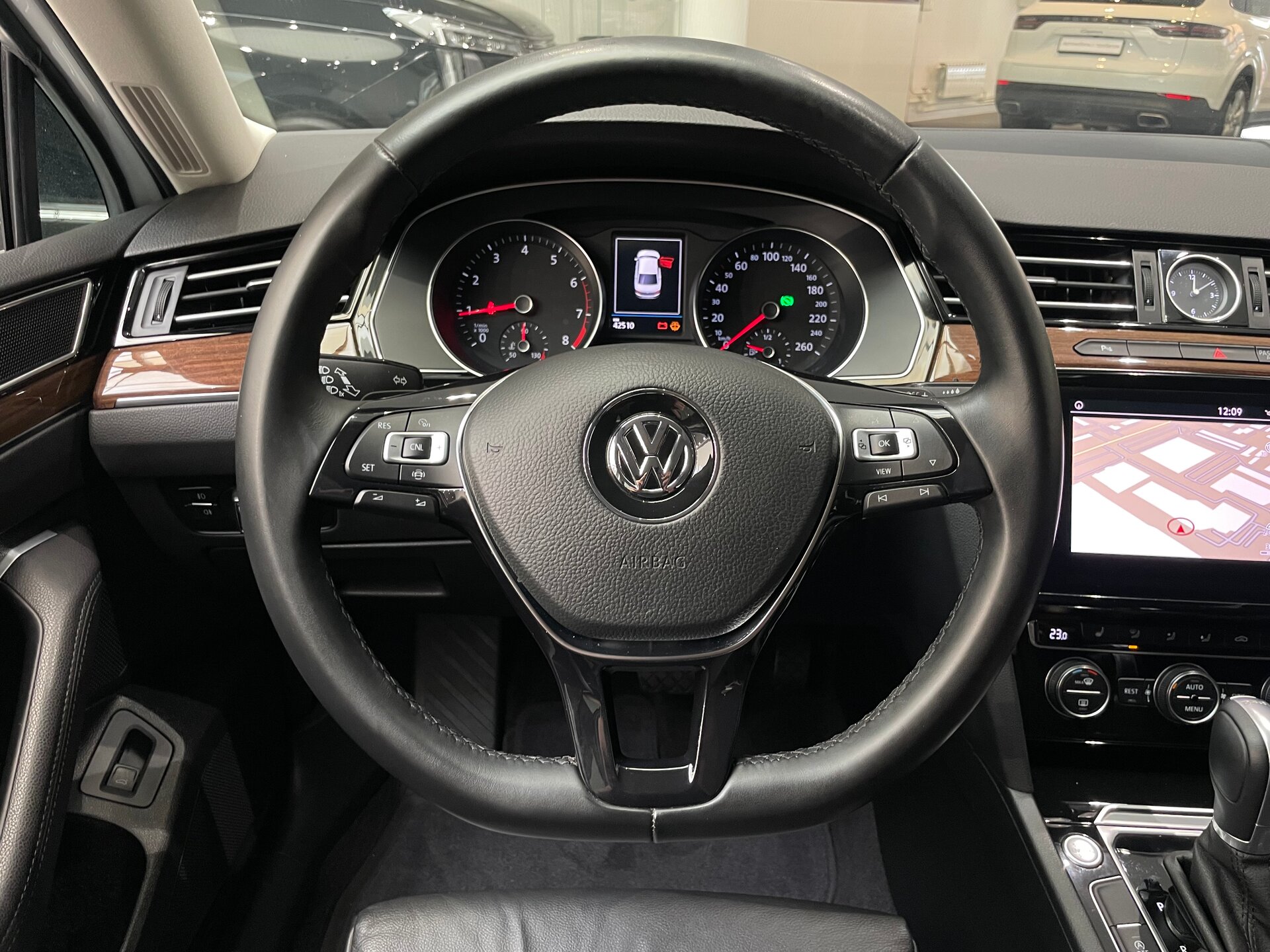 Автомобиль Volkswagen Passat 1.8 AMT (180 л.с.) - 16