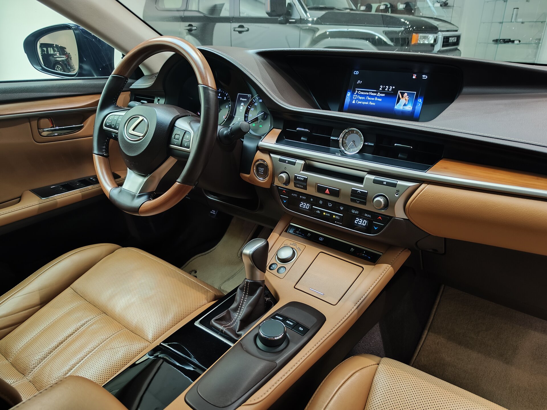 Автомобиль Lexus ES 200 2.0 AT (150 л.с.) - 14