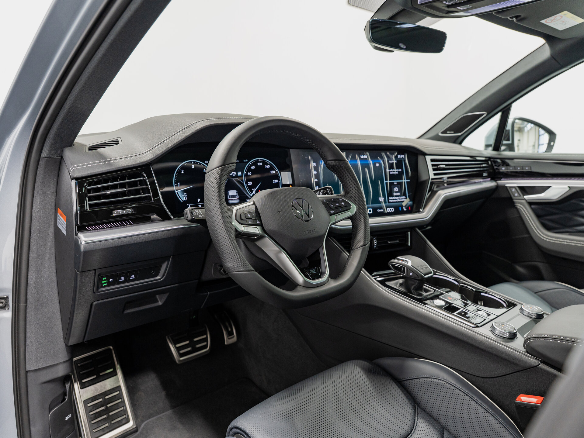 Автомобиль Volkswagen Touareg 3.0d AT (286 л.с.) 4WD - 12