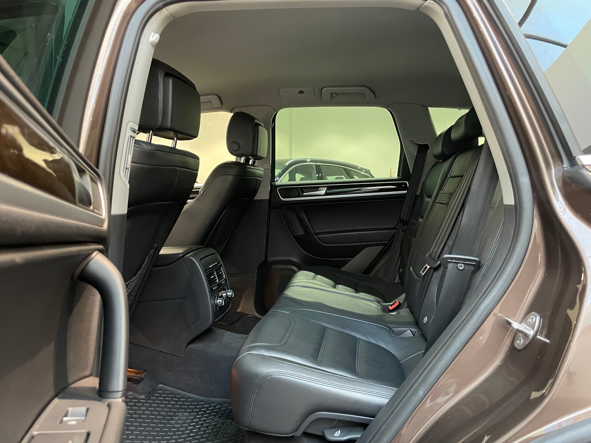 Автомобиль Volkswagen Touareg 3.6 AT (249 л.с.) 4WD - 9
