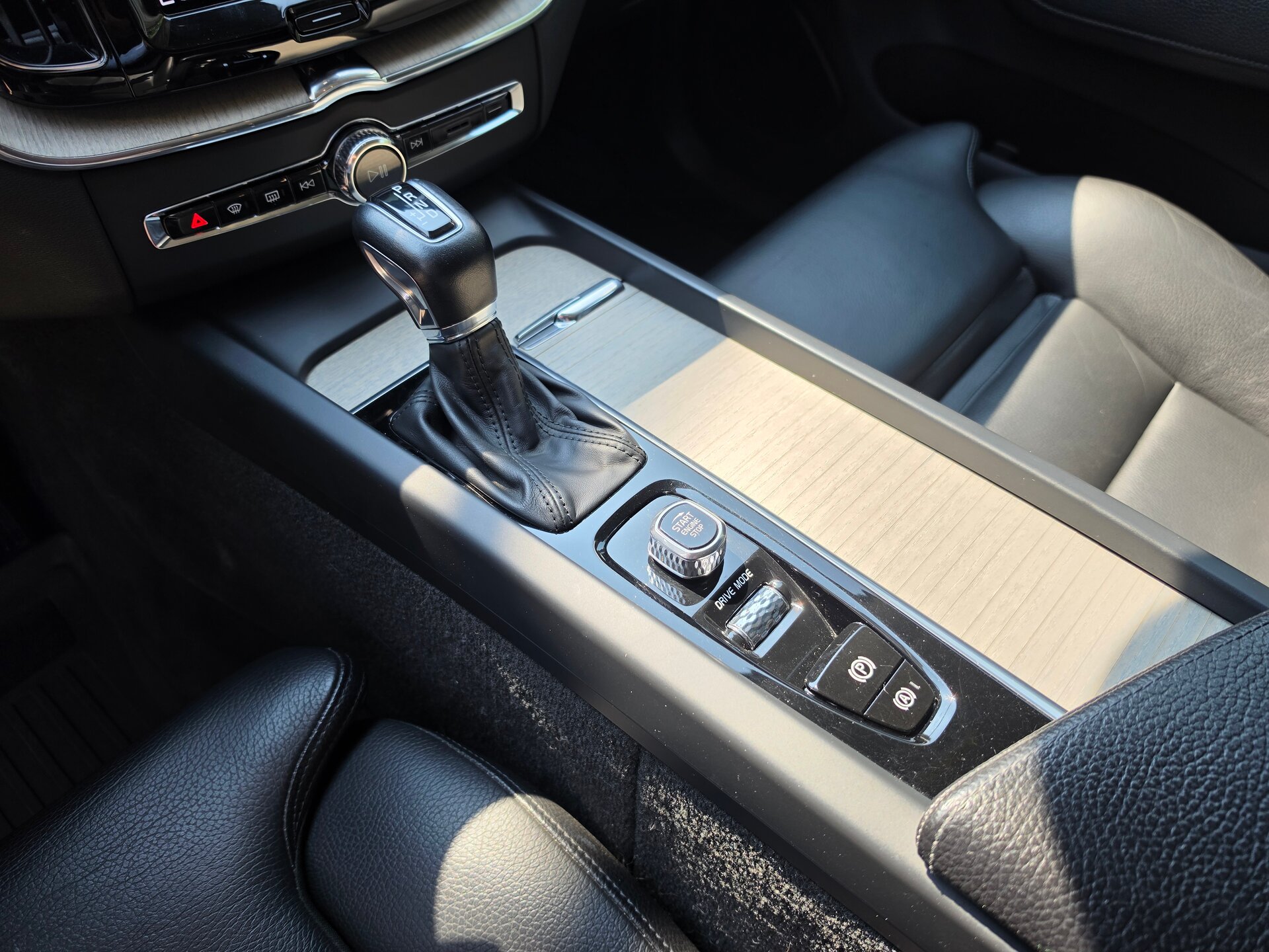 Автомобиль Volvo XC60 2.0 AT (249 л.с.) 4WD - 11