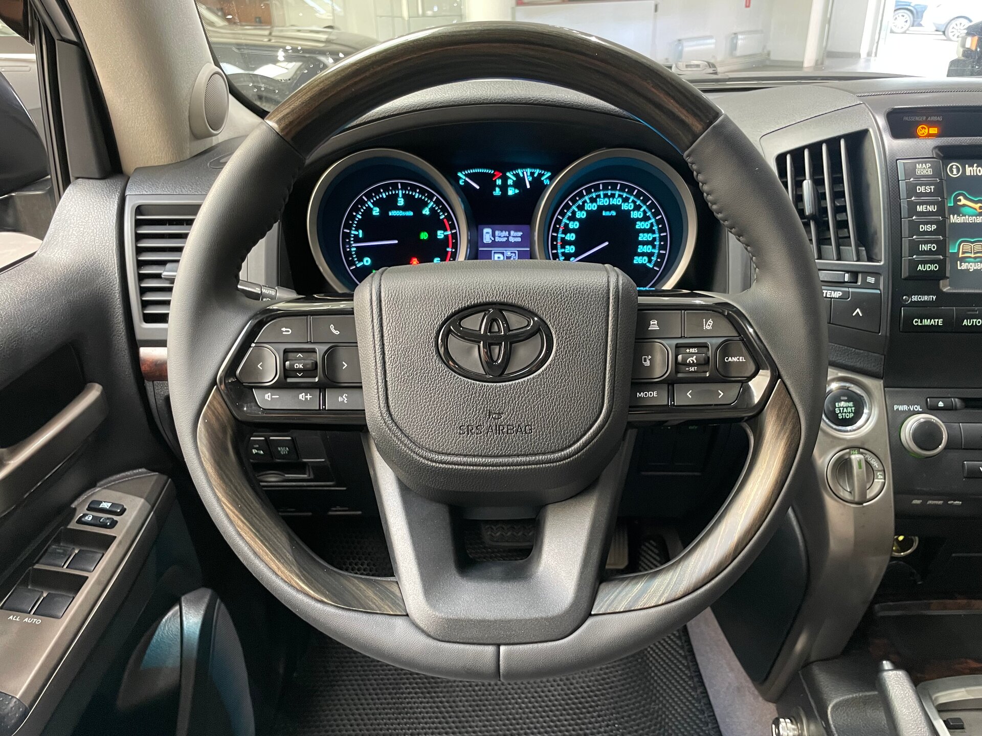 Автомобиль Toyota Land Cruiser 4.5d AT (235 л.с.) 4WD - 18