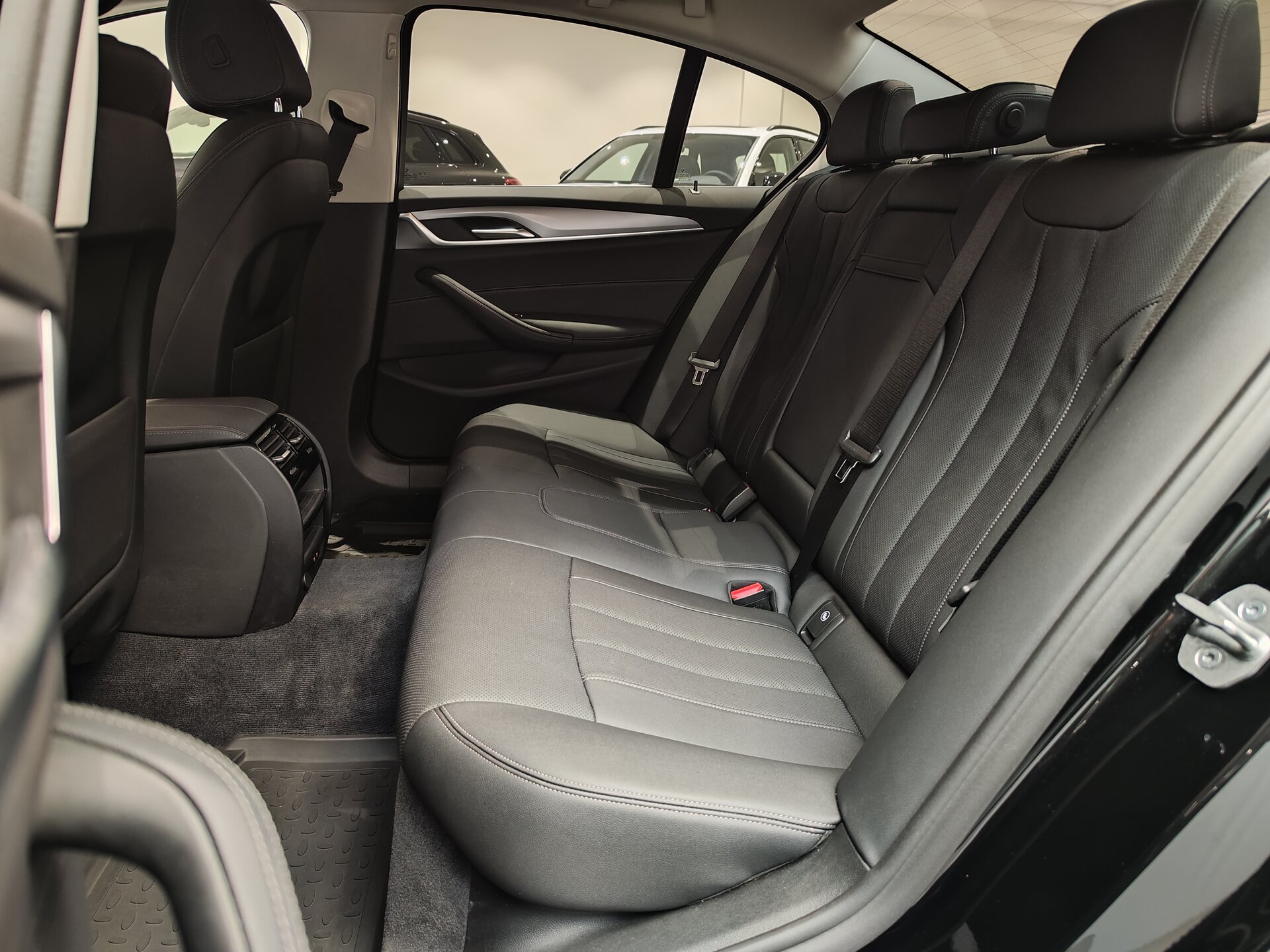 Автомобиль BMW 5 серии 520i 2.0 AT (184 л.с.) - 9