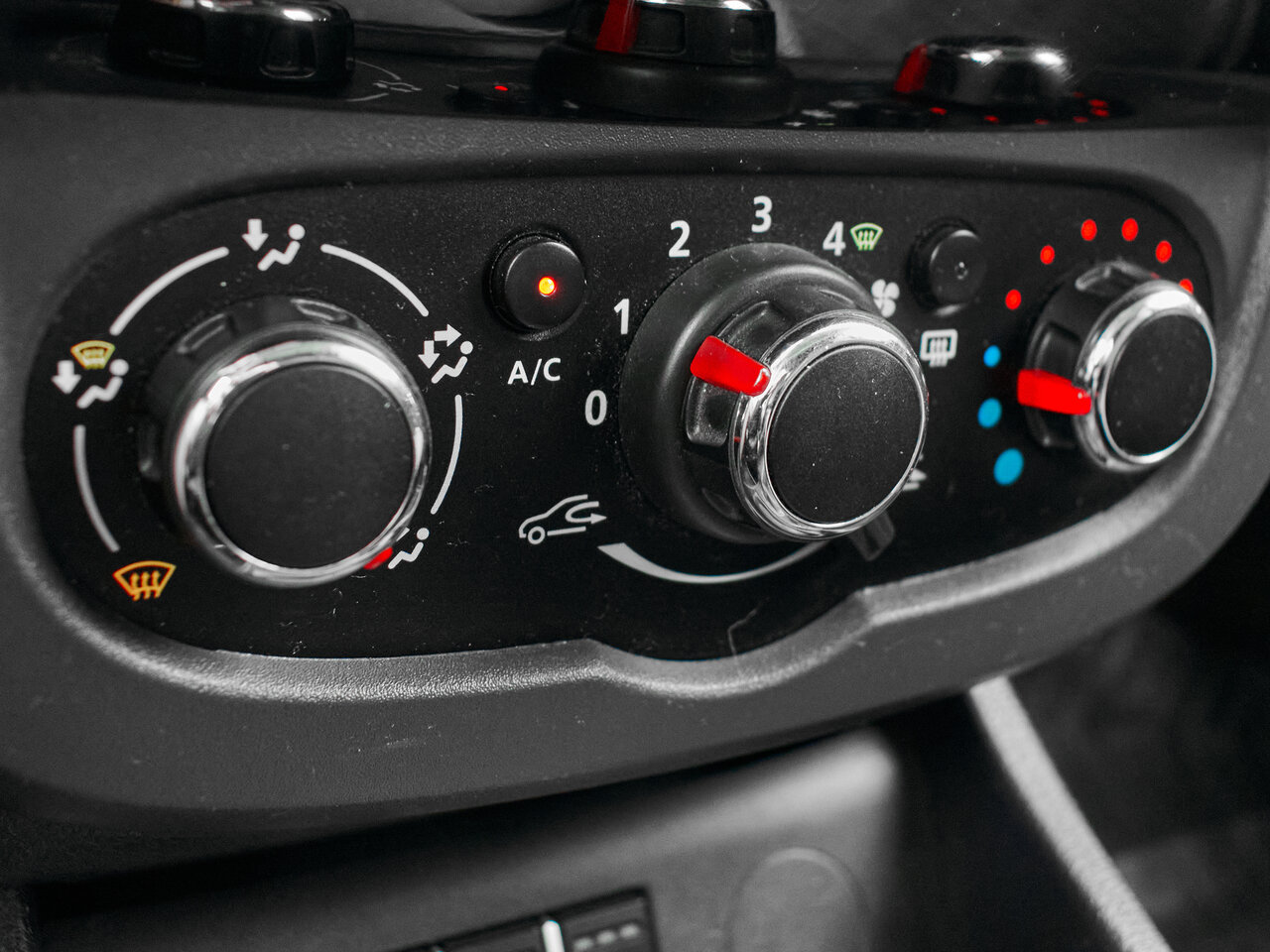 Купить Lada (ВАЗ) Largus Cross 1.6 MT (106 л.с.), 2021 в Екатеренбурге