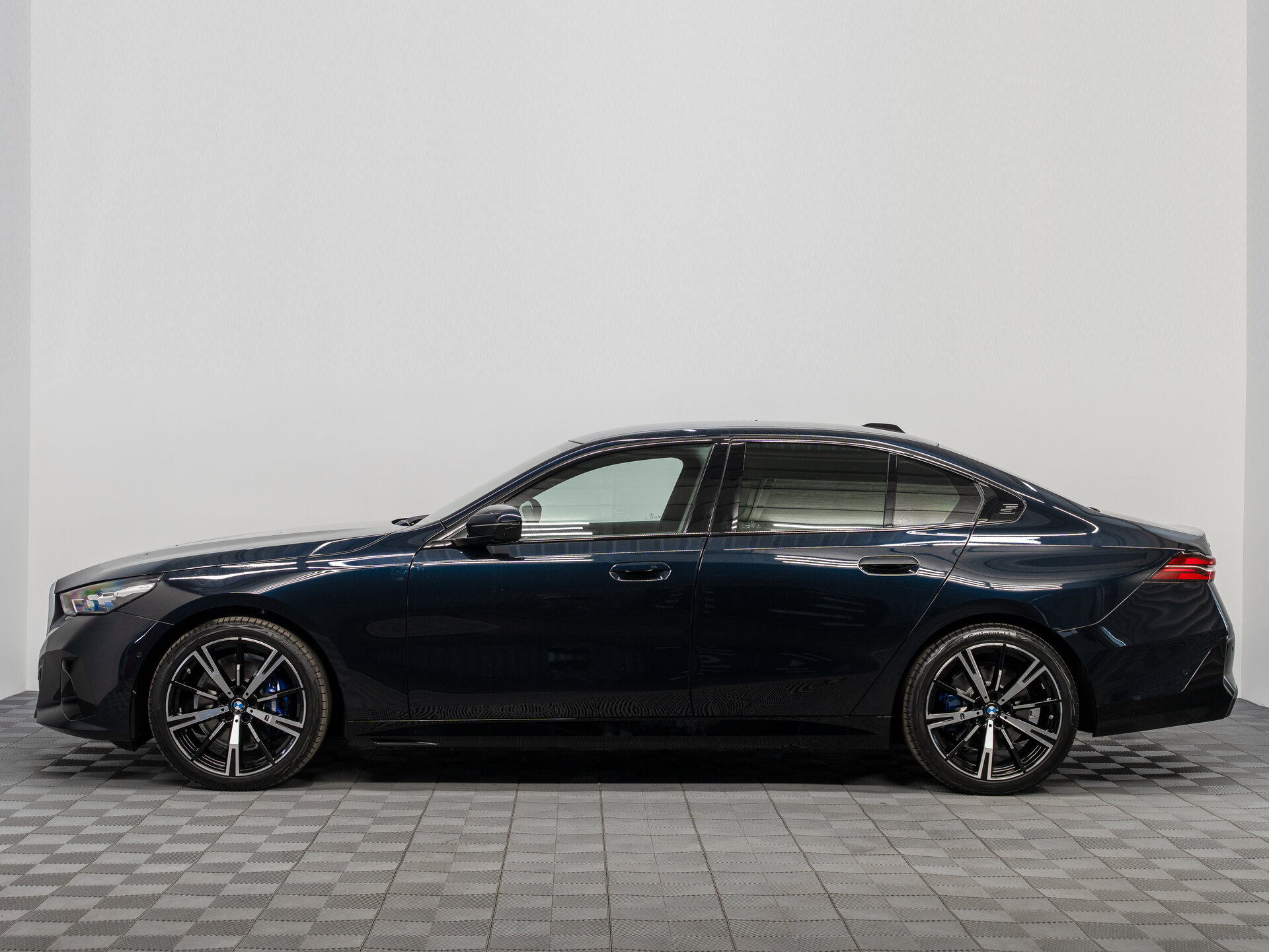 Автомобиль BMW 5 серии 530i xDrive 2.0 AT (258 л.с.) 4WD - 5