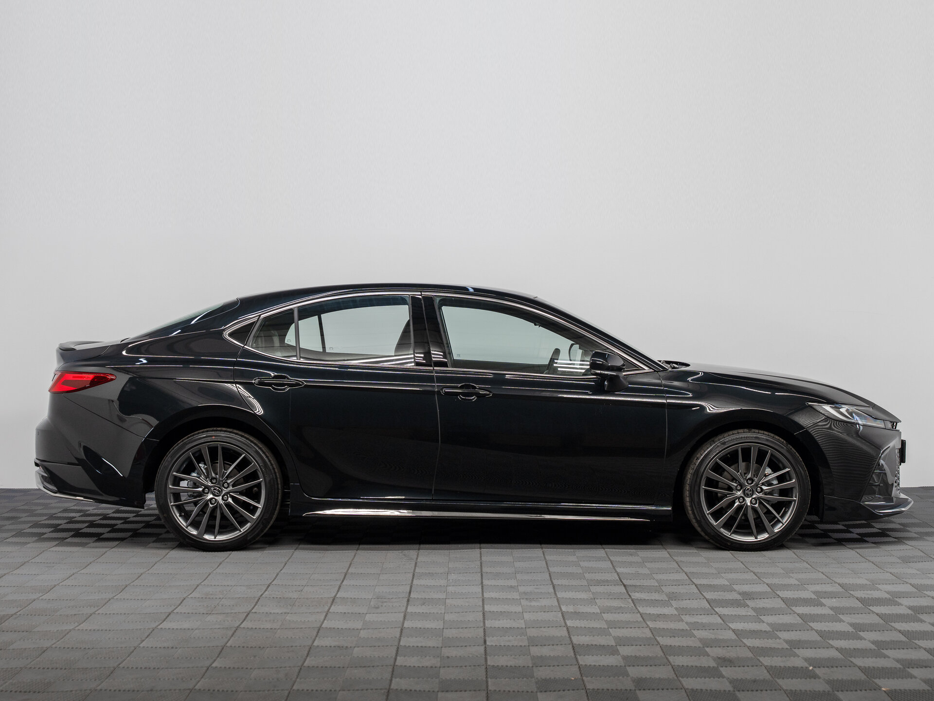 Автомобиль Toyota Camry 2.0hyb CVT (231 л.с.) - 4