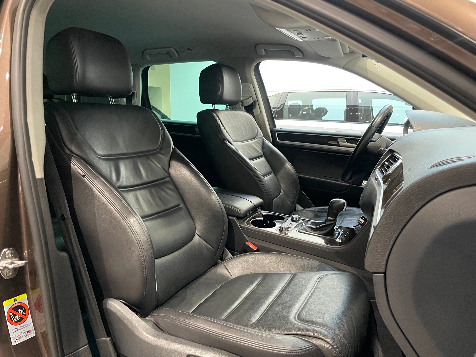 Автомобиль Volkswagen Touareg 3.6 AT (249 л.с.) 4WD - 12