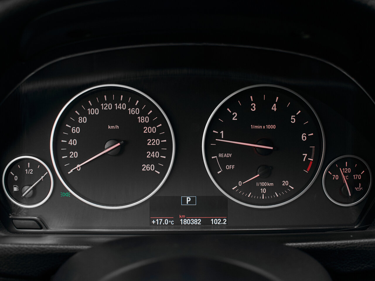 Купить BMW 3 серии 320i 2.0 AT (184 л.с.), 2017 в Екатеренбурге