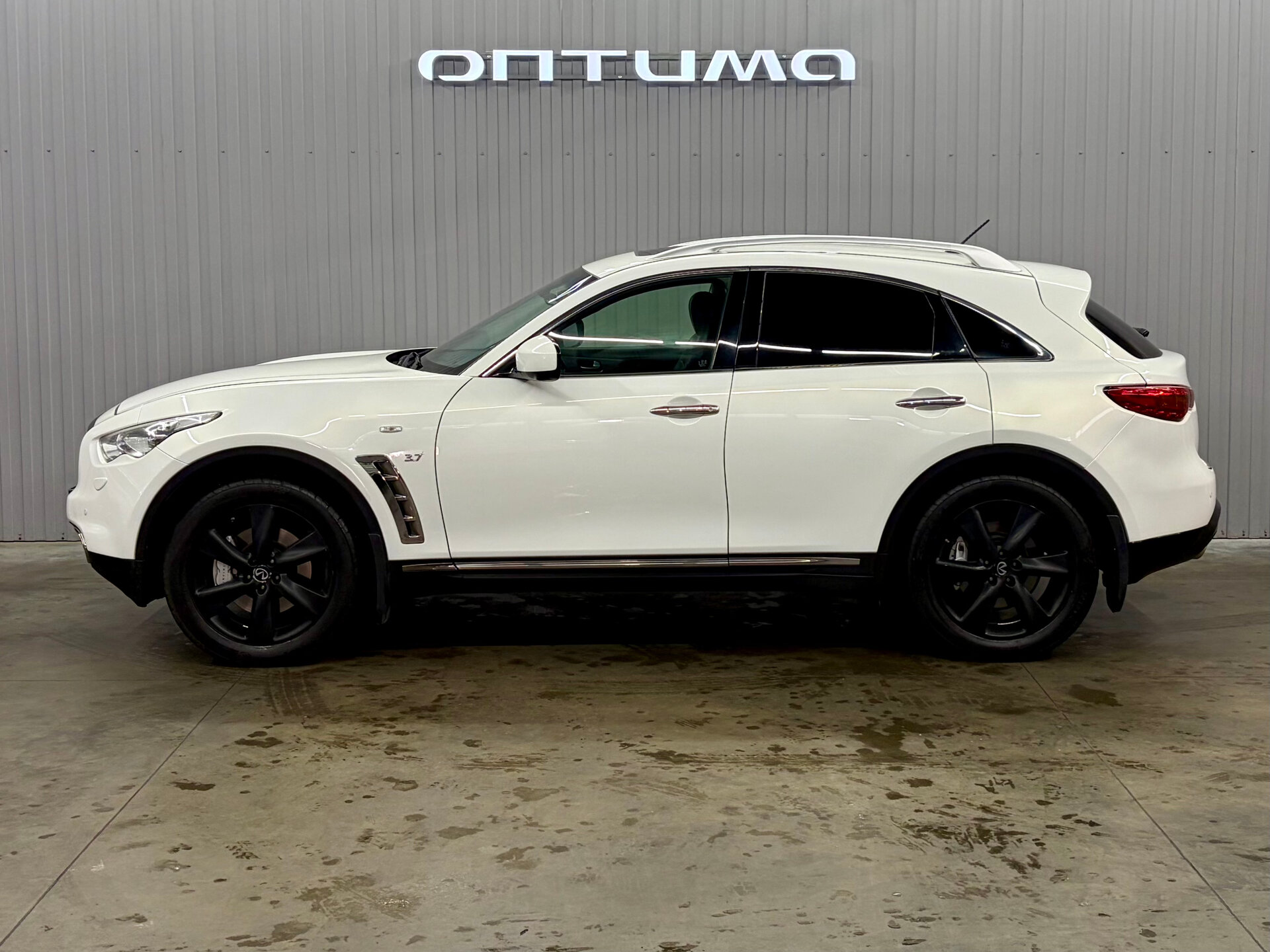 Infiniti QX70 