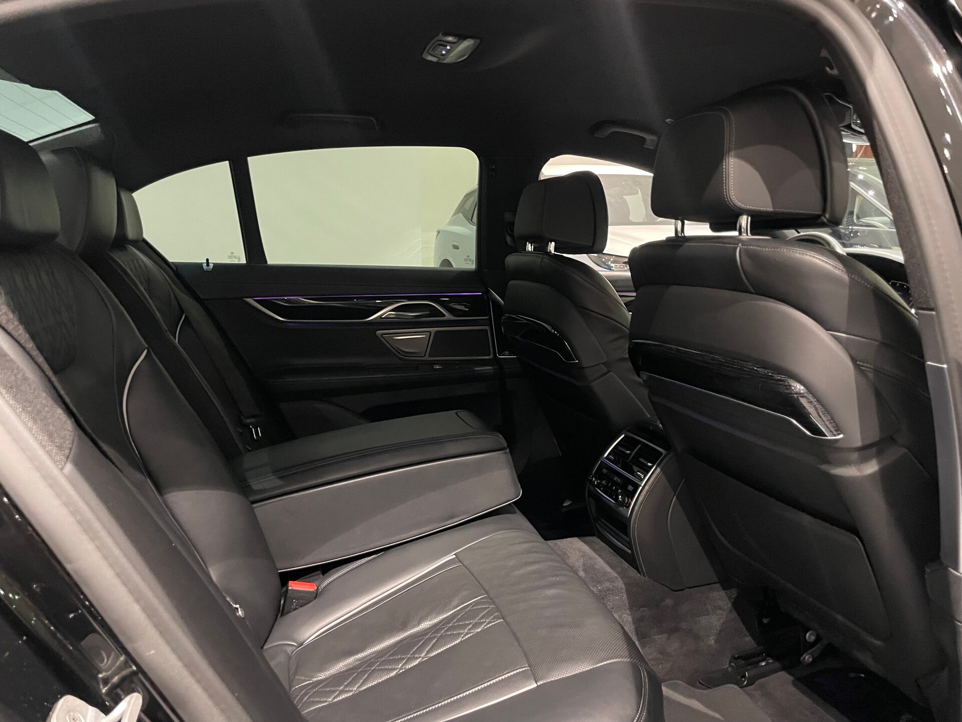 Автомобиль BMW 7 серии 730d xDrive 3.0d AT (249 л.с.) 4WD - 10