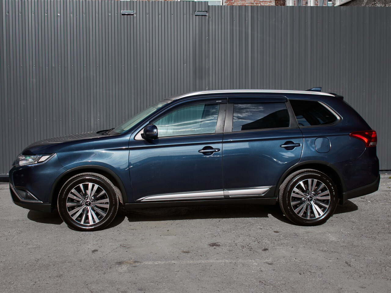 Купить Mitsubishi Outlander 2.0 CVT (146 л.с.) 4WD, 2019 в Екатеренбурге
