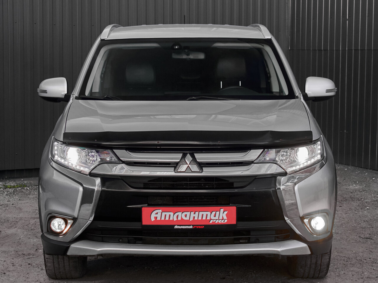 Купить Mitsubishi Outlander 2.4 CVT (167 л.с.) 4WD, 2016 в Екатеренбурге