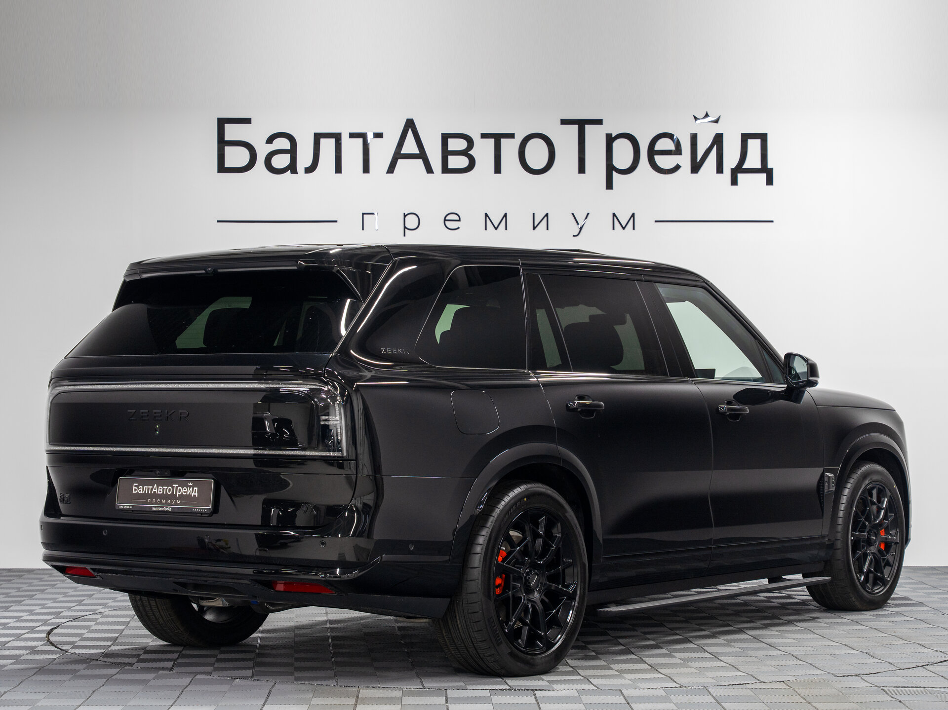 Автомобиль Zeekr 9X 70 kWh 2.0hyb AT (1401 л.с.) 4WD - 7