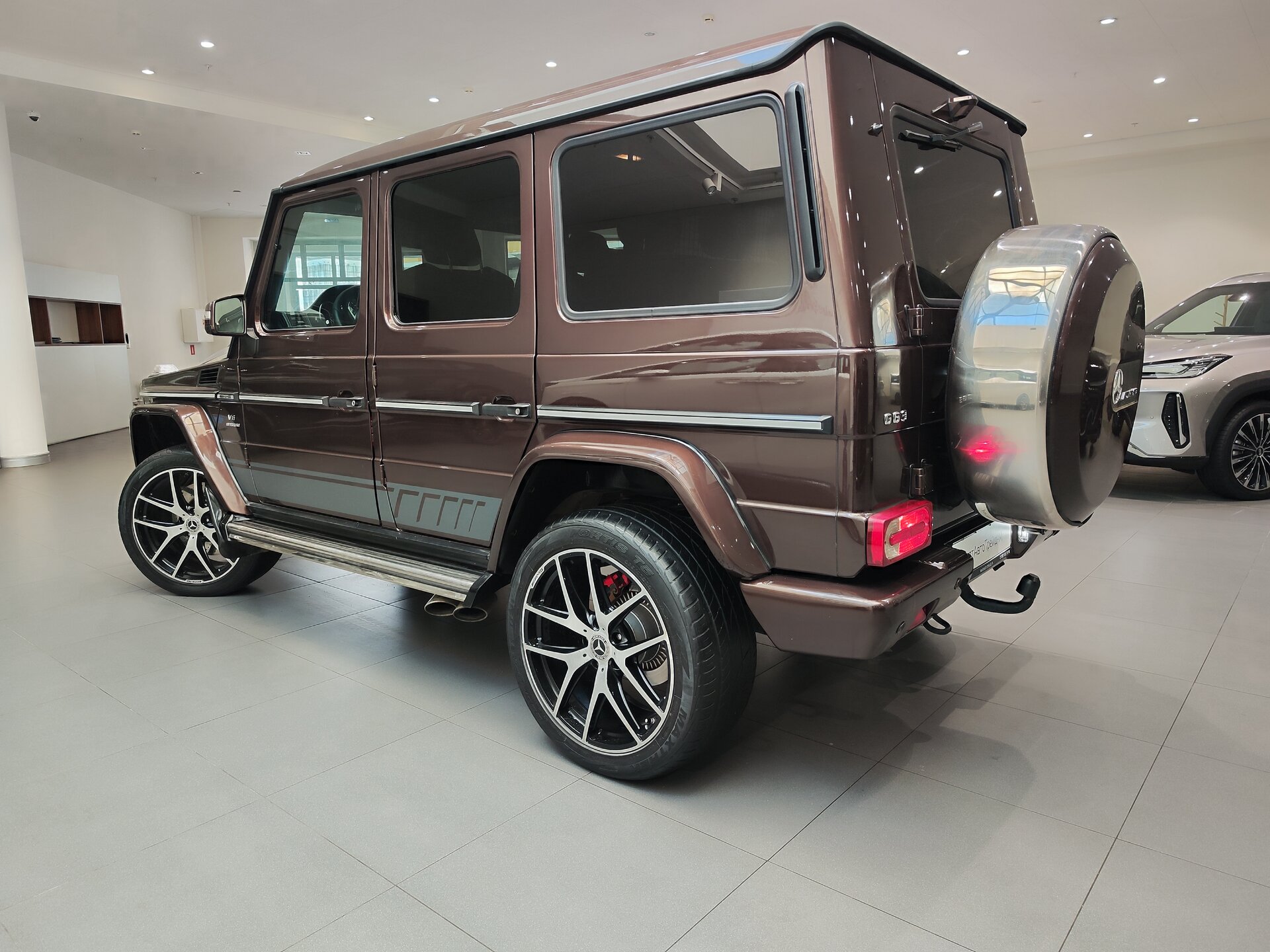 Автомобиль Mercedes-Benz G-Класс AMG 63 AMG 5.5 AT (571 л.с.) 4WD - 4