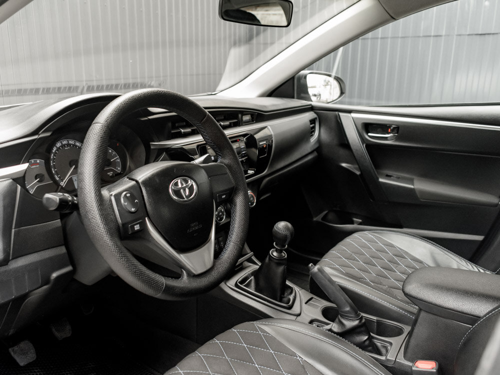 Купить Toyota Corolla 1.6 MT (122 л.с.), 2013 в Екатеренбурге