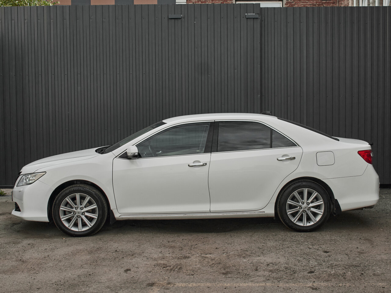Купить Toyota Camry 3.5 AT (249 л.с.), 2014 в Екатеренбурге