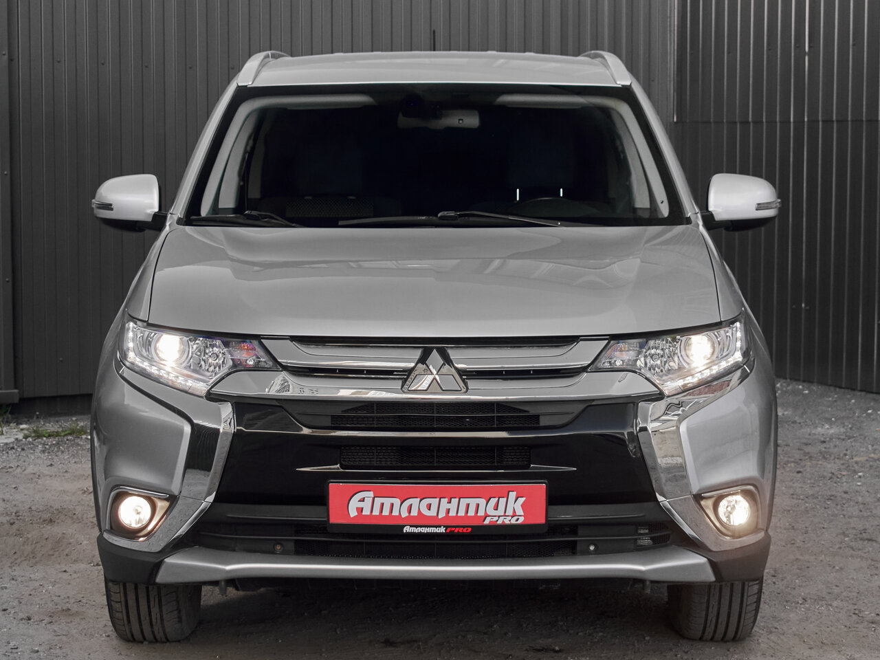 Купить Mitsubishi Outlander 2.0 CVT (146 л.с.) 4WD, 2016 в Екатеренбурге