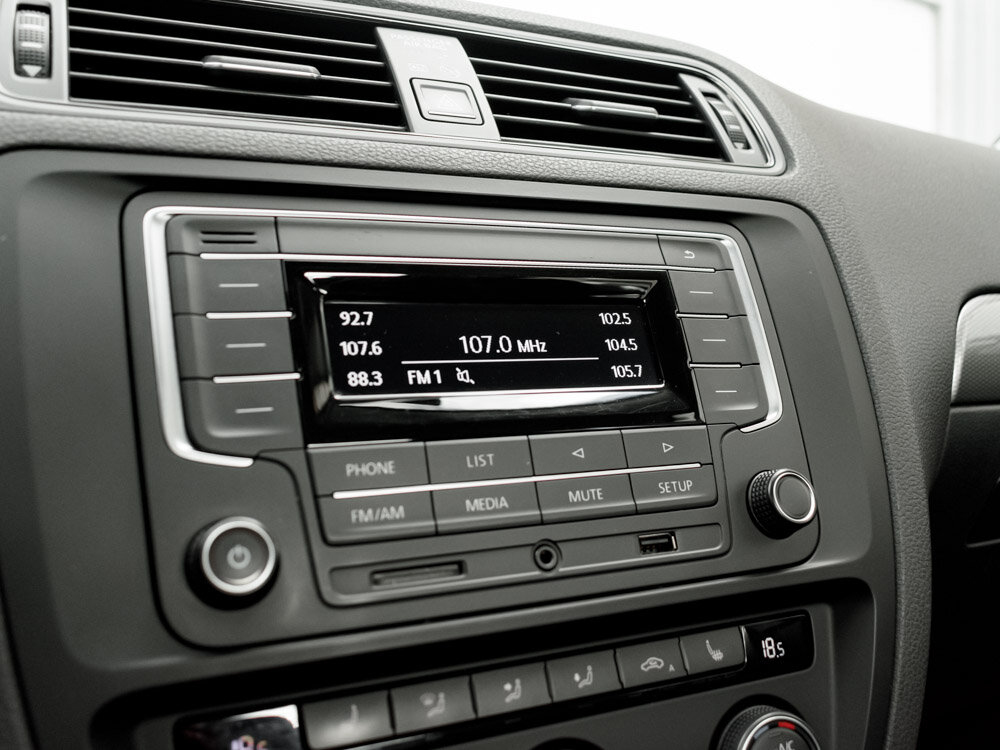 Купить Volkswagen Jetta 1.6 AT (110 л.с.), 2016 в Екатеренбурге