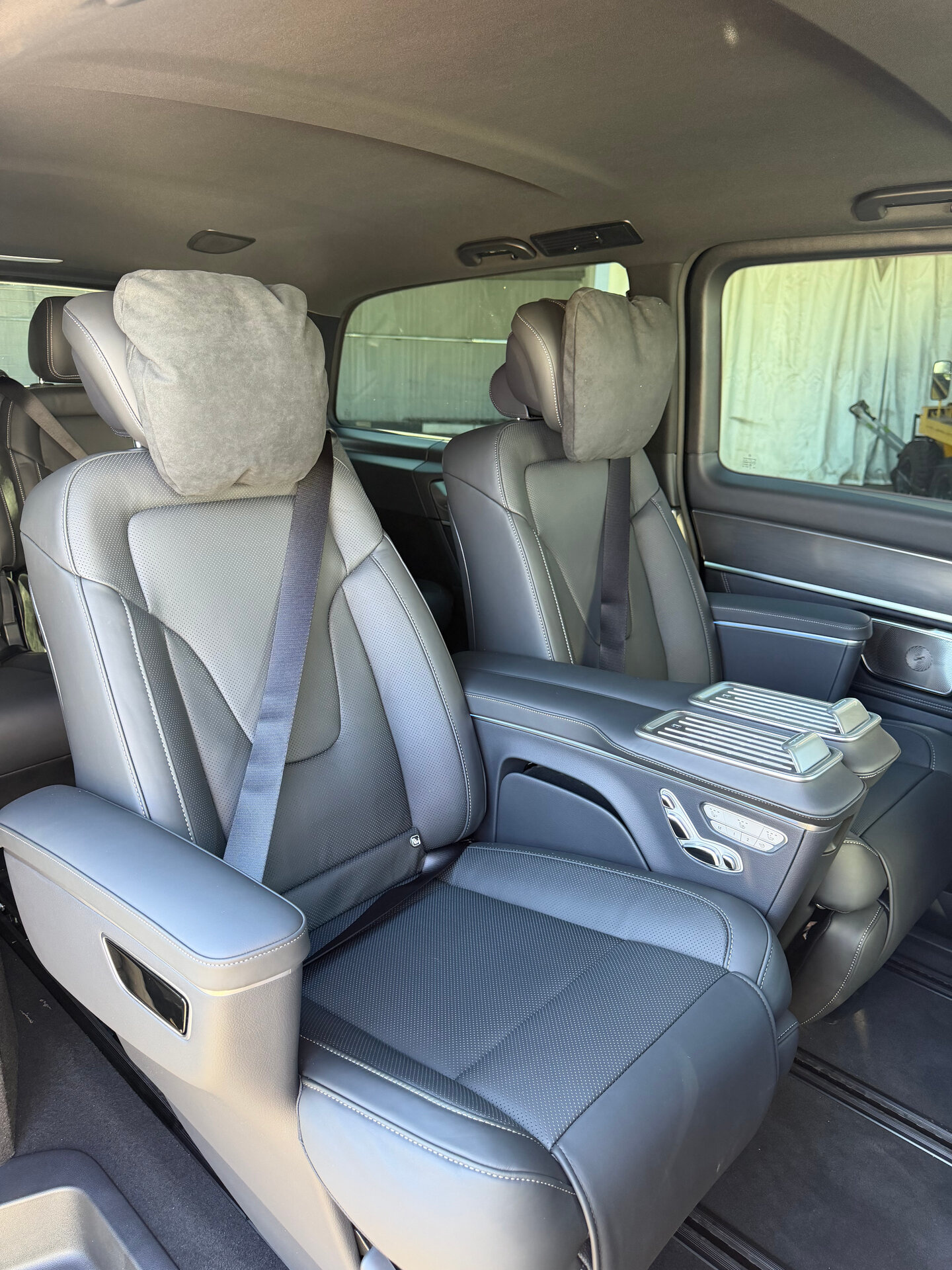 Автомобиль Mercedes-Benz V-Класс 300 d экстра длинный 2.0d AT (237 л.с.) 4WD - 9