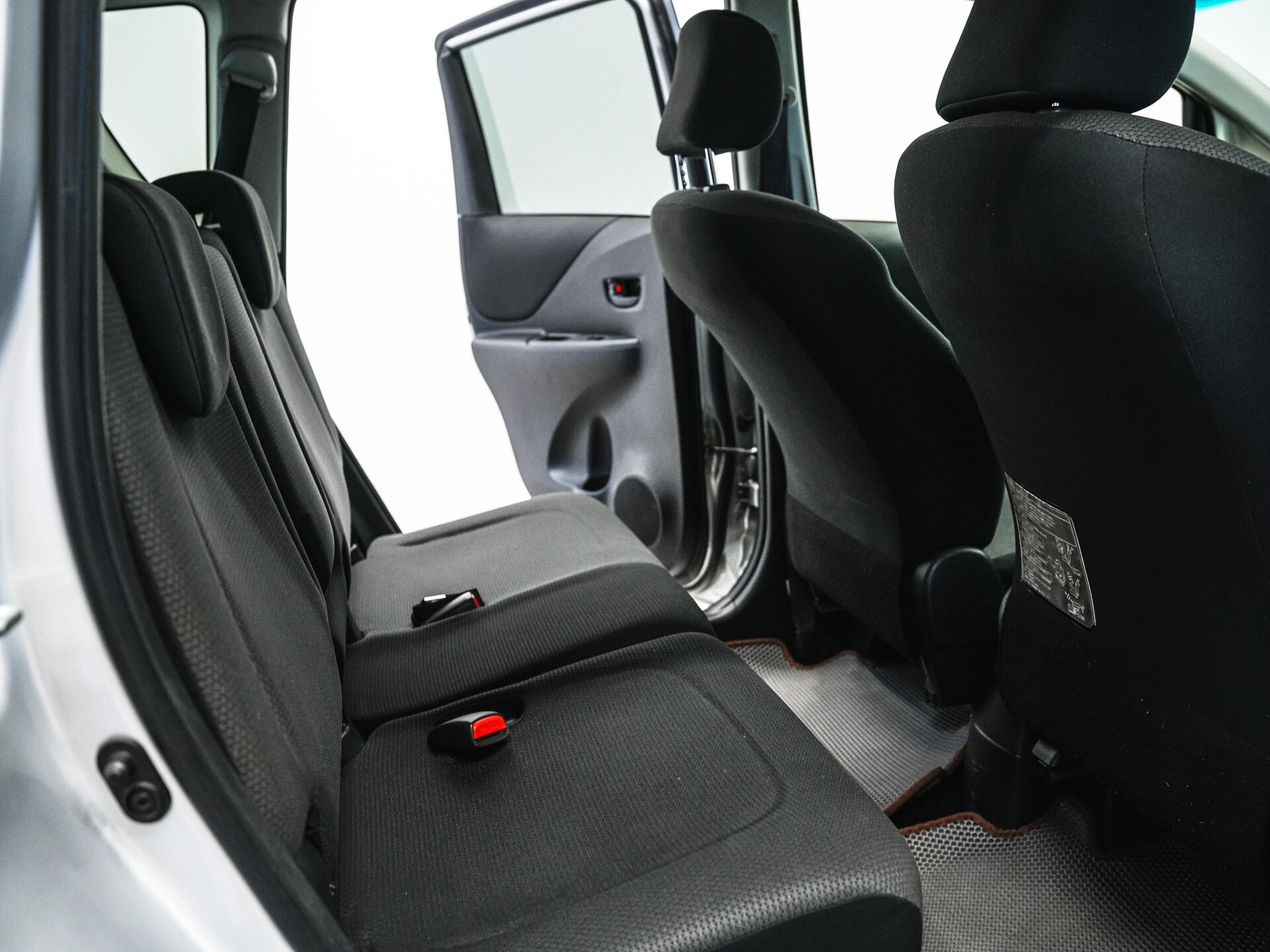 Toyota Ractis 2010 23