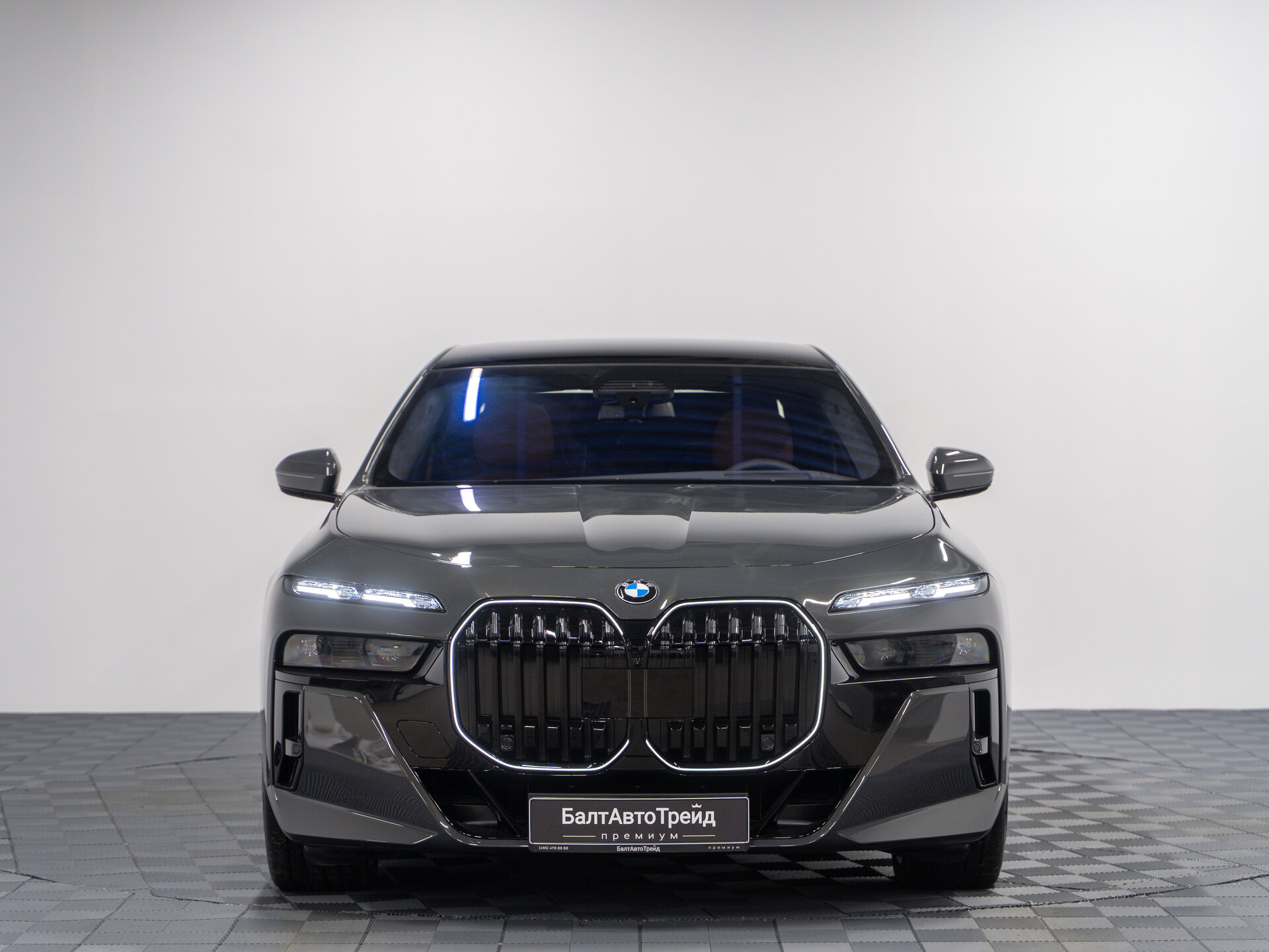 Автомобиль BMW 7 серии 760i xDrive 4.4 AT (544 л.с.) 4WD - 4