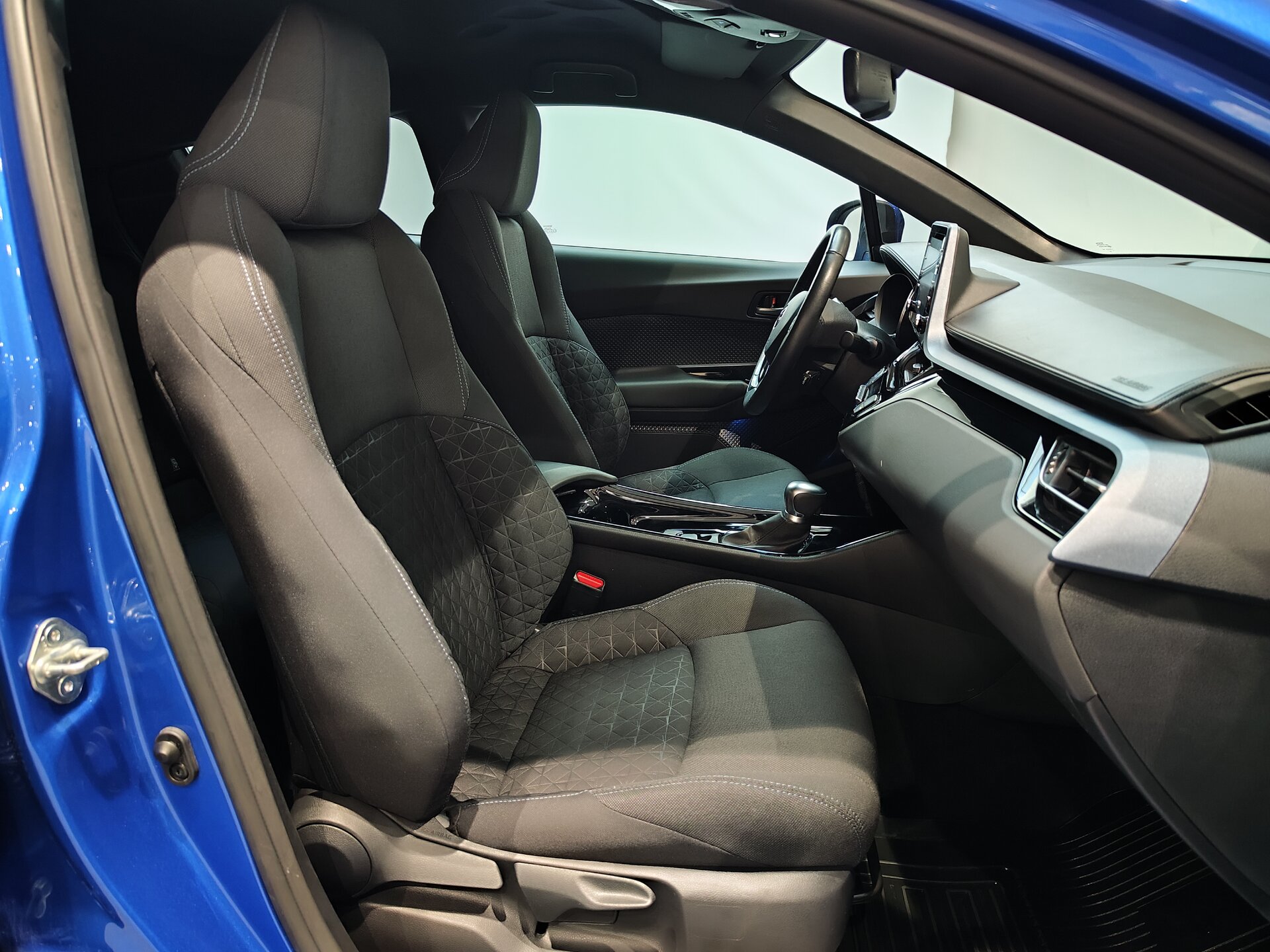 Автомобиль Toyota C-HR 2.0 CVT (148 л.с.) - 11
