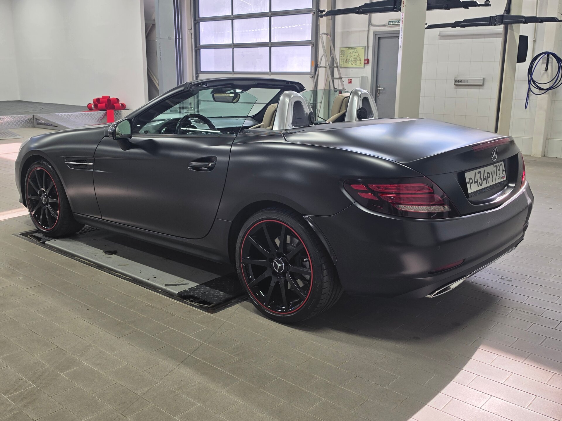 Автомобиль Mercedes-Benz SLC 200 2.0 AT (184 л.с.) - 4