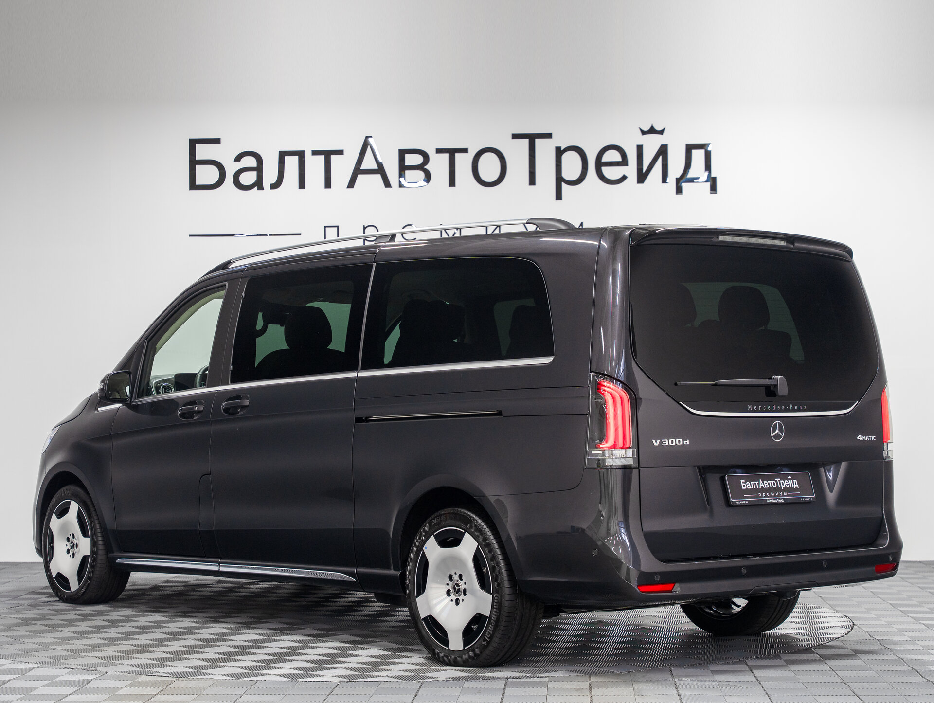 Автомобиль Mercedes-Benz V-Класс 300 d экстра длинный 2.0d AT (237 л.с.) 4WD - 9