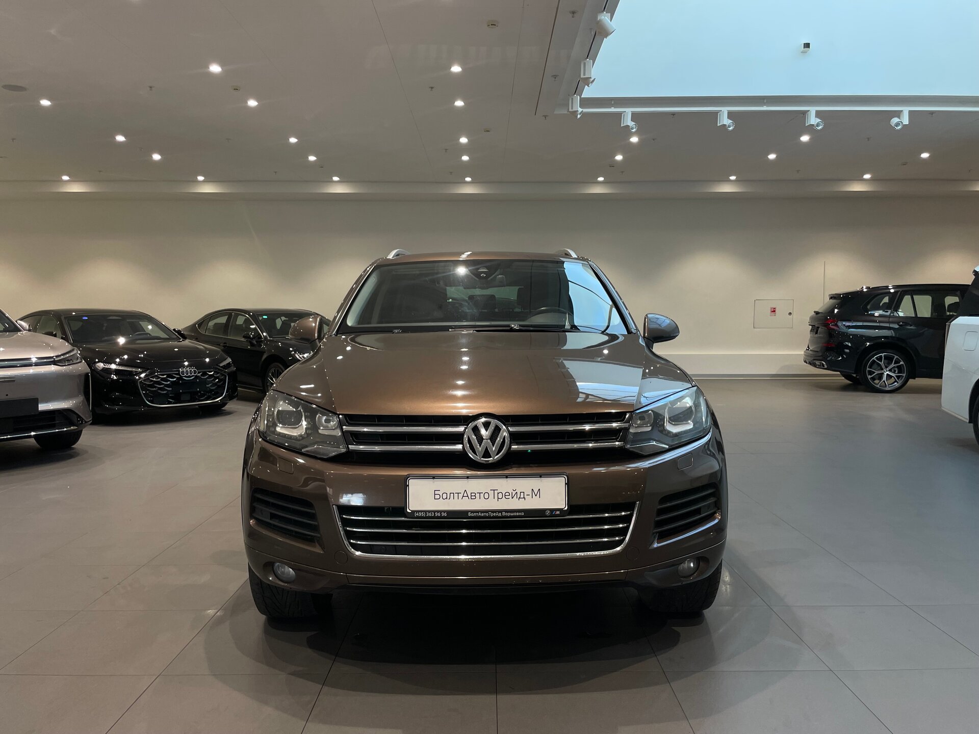 Автомобиль Volkswagen Touareg 3.6 AT (249 л.с.) 4WD - 2