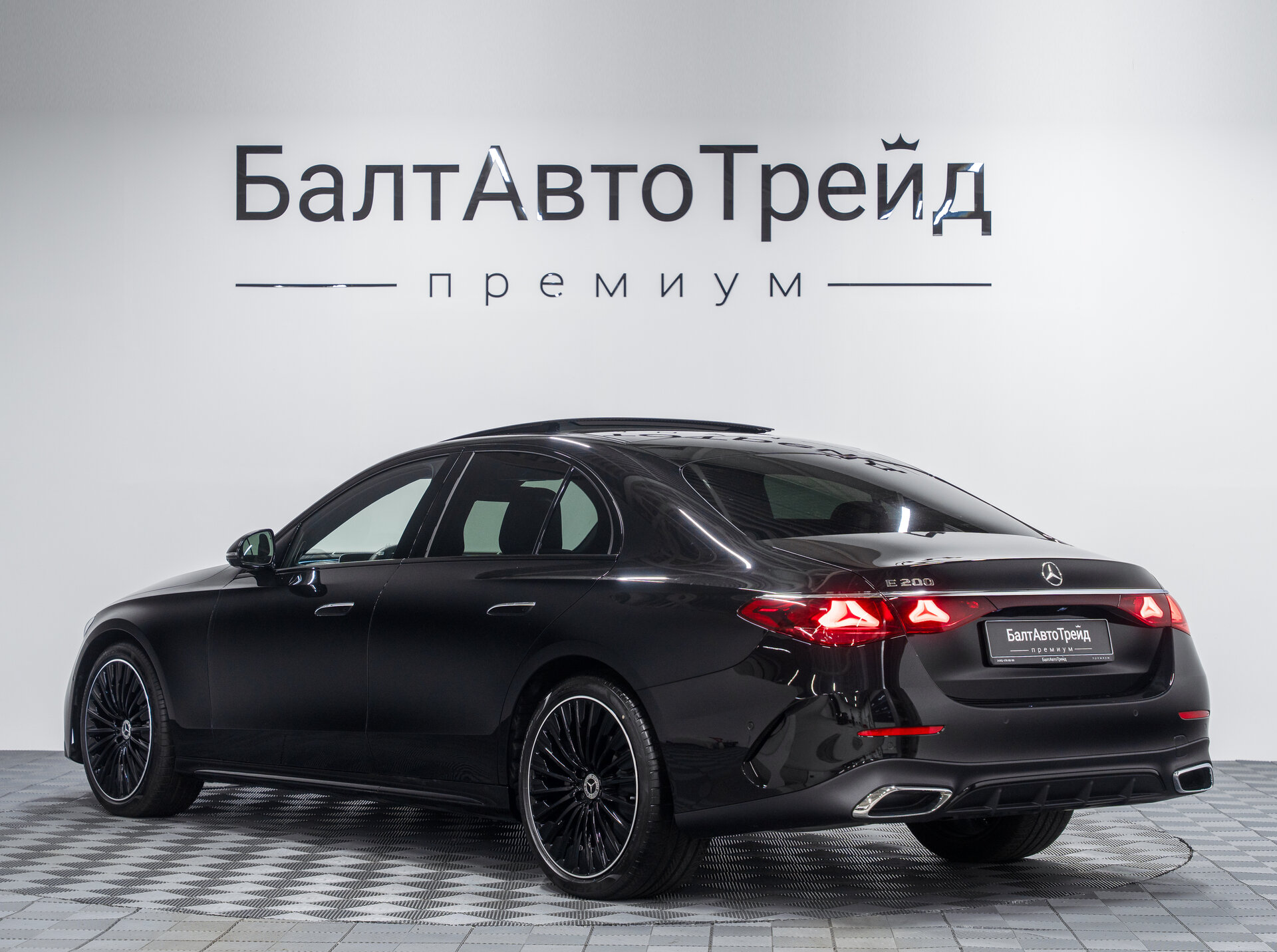 Автомобиль Mercedes-Benz E-Класс 200 2.0 AT (204 л.с.) - 9