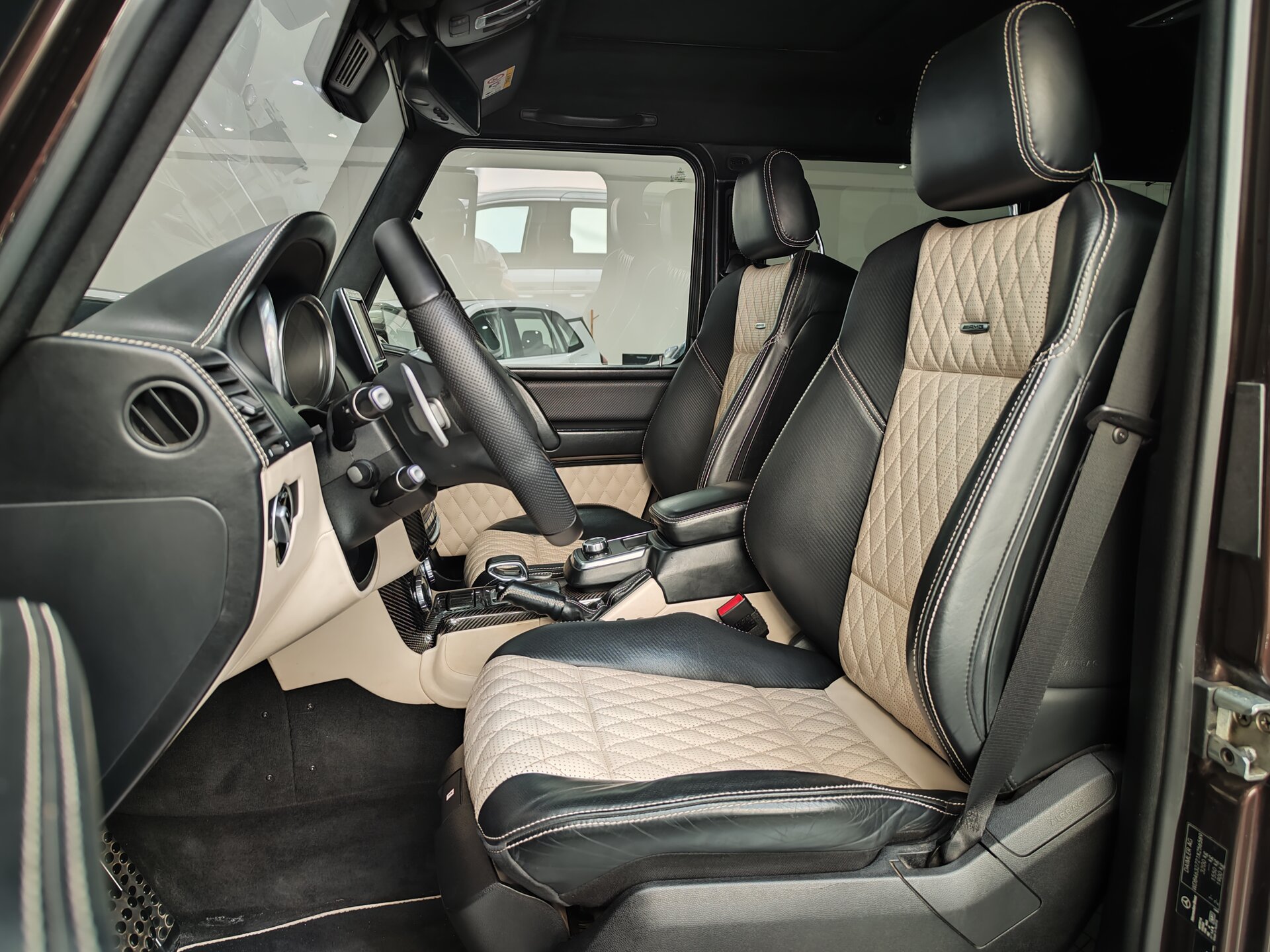 Автомобиль Mercedes-Benz G-Класс AMG 63 AMG 5.5 AT (571 л.с.) 4WD - 8