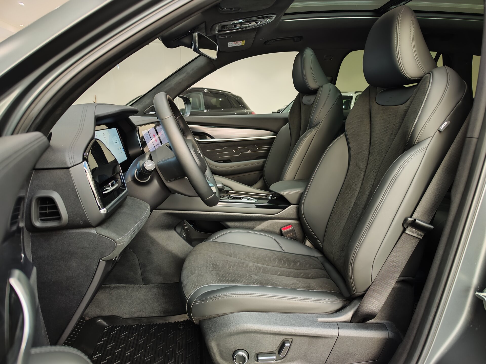 Автомобиль Geely Monjaro 2.0 AT (238 л.с.) 4WD - 8