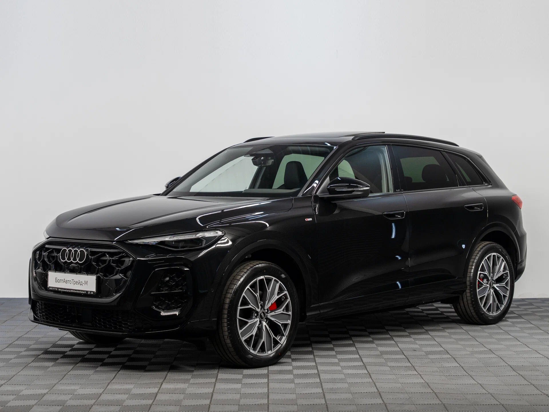 Автомобиль Audi Q5 L 2.0 AMT (204 л.с.) 4WD - 1