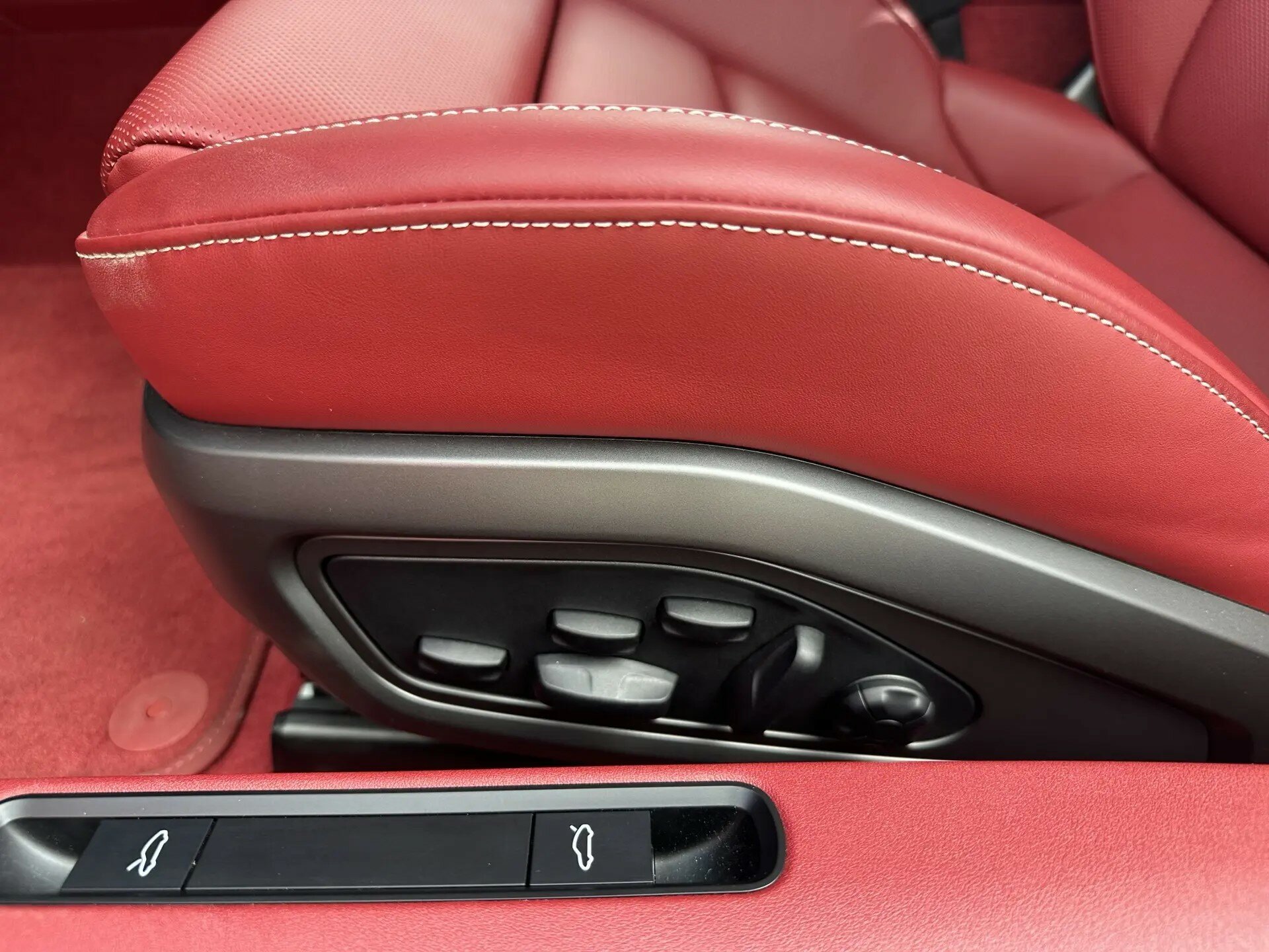 Автомобиль Porsche 911 Carrera 4 GTS 3.0 AMT (480 л.с.) 4WD - 13