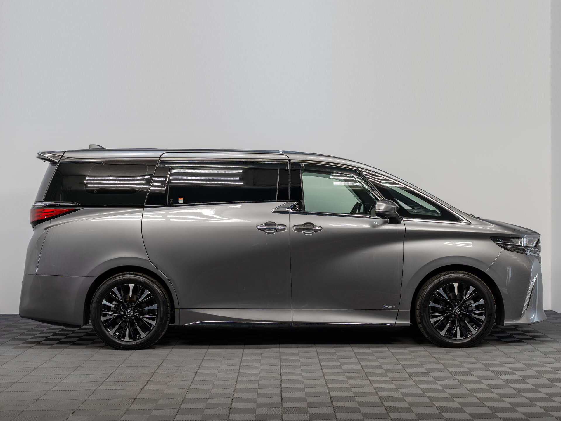 Автомобиль Toyota Alphard 2.5hyb CVT (190 л.с.) 4WD - 4