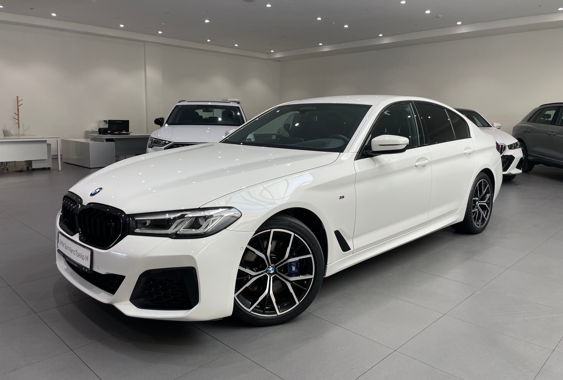 Автомобиль BMW 5 серии 530d xDrive 3.0d AT (249 л.с.) 4WD - 1