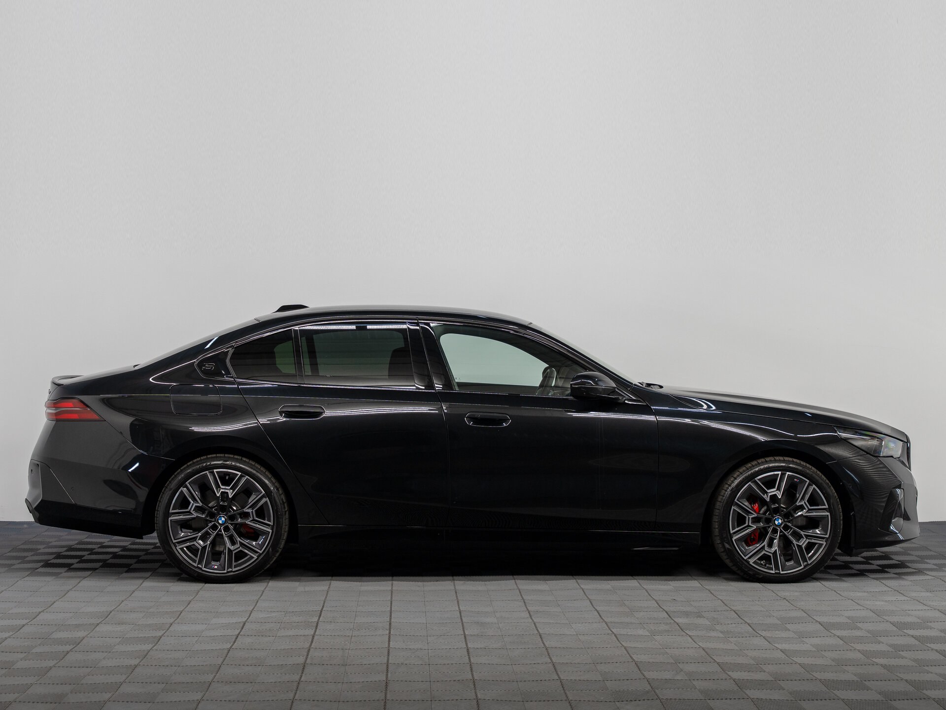 Автомобиль BMW 5 серии 540d xDrive 3.0d AT (303 л.с.) 4WD - 8