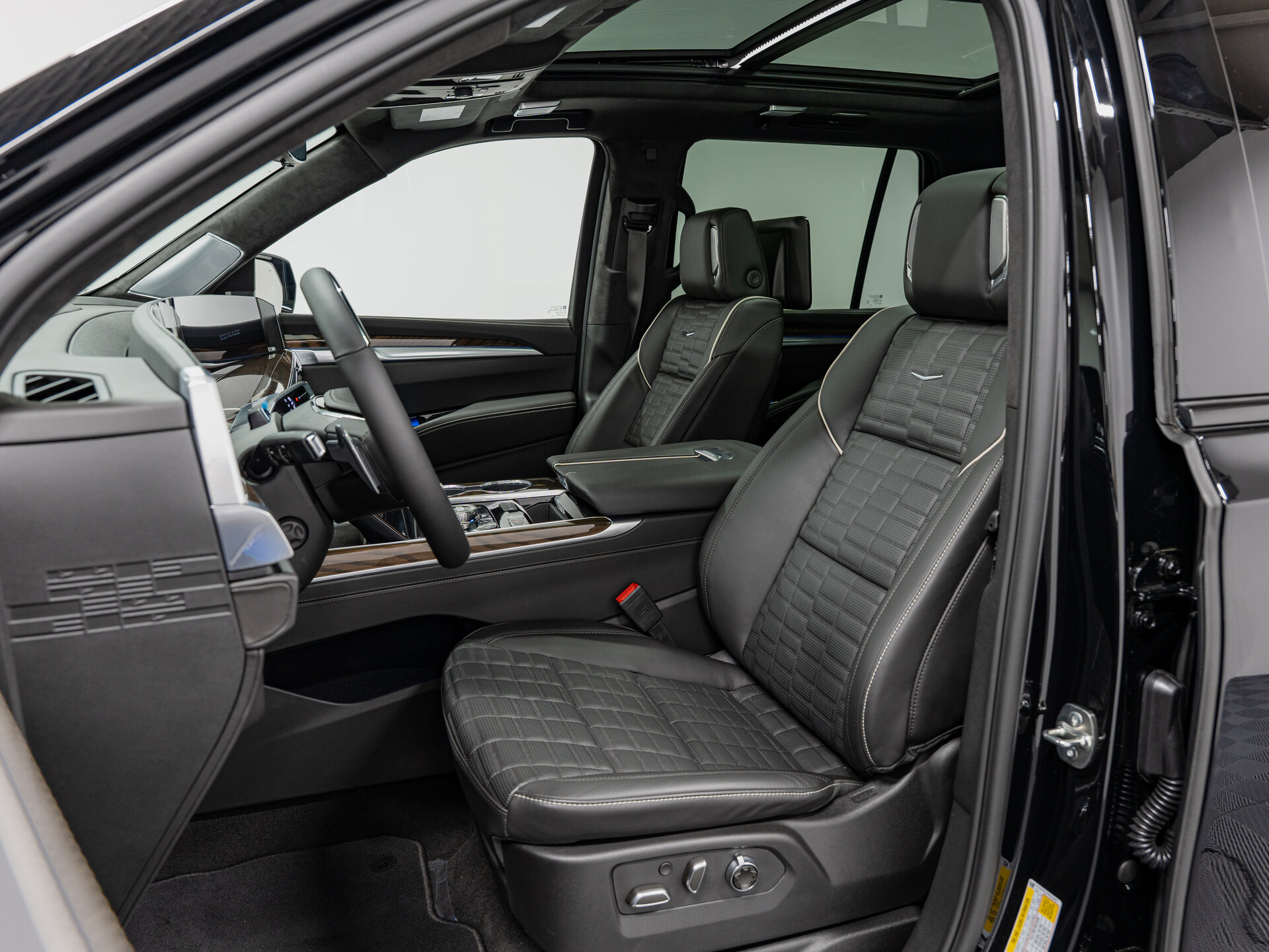 Автомобиль Cadillac Escalade 6.2 AT (420 л.с.) 4WD - 4