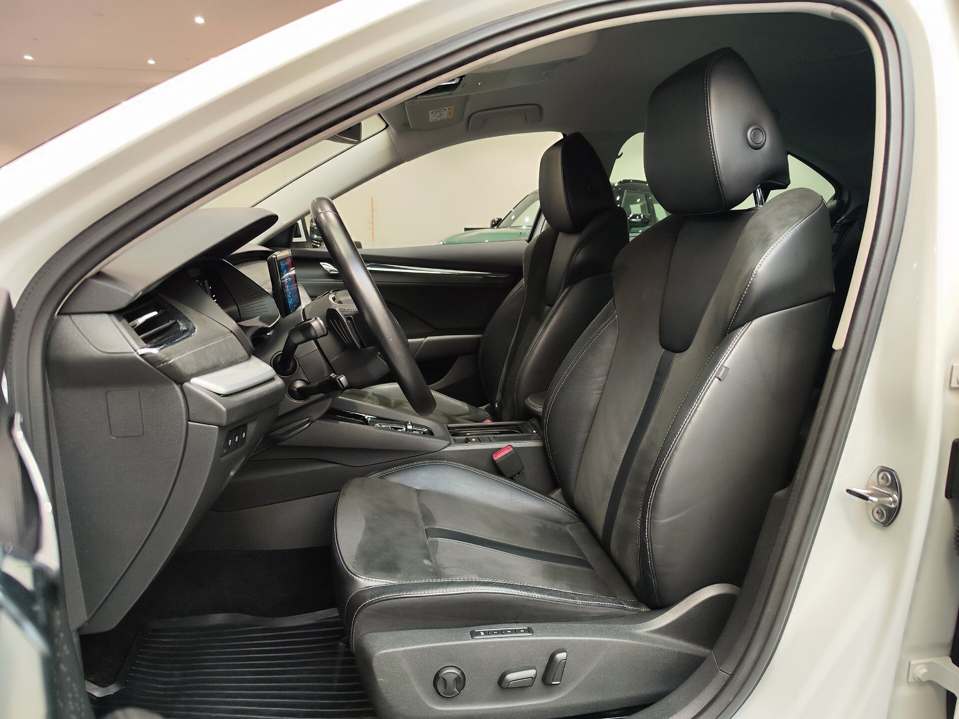 Автомобиль Skoda Octavia 1.4 AT (150 л.с.) - 8