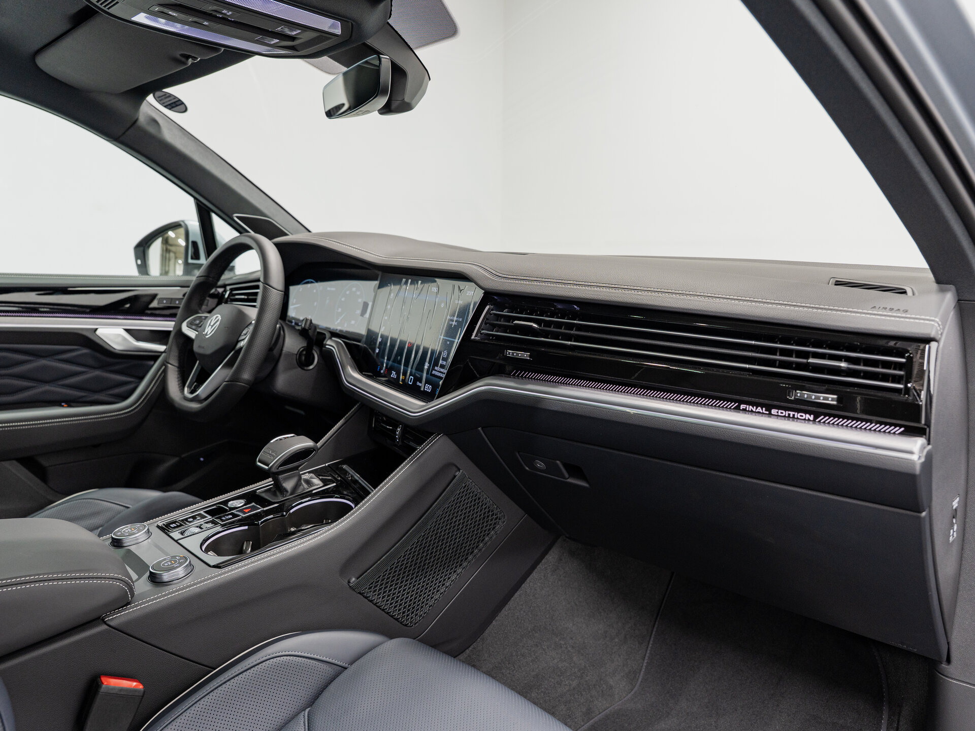 Автомобиль Volkswagen Touareg 3.0d AT (286 л.с.) 4WD - 14