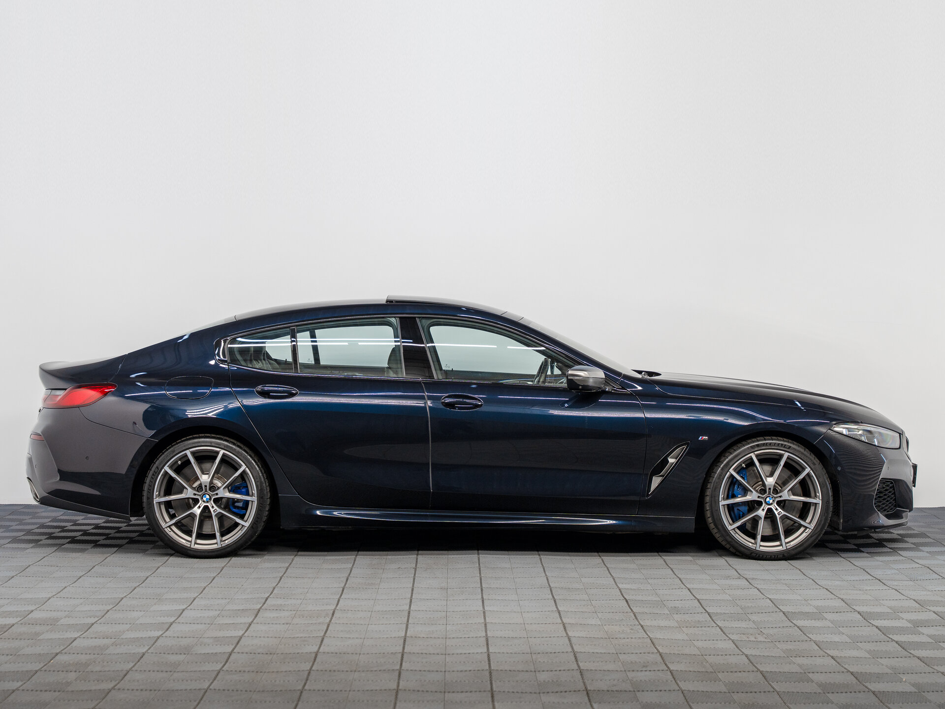 Автомобиль BMW 8 серии M850i xDrive 4.4 AT (530 л.с.) 4WD - 4