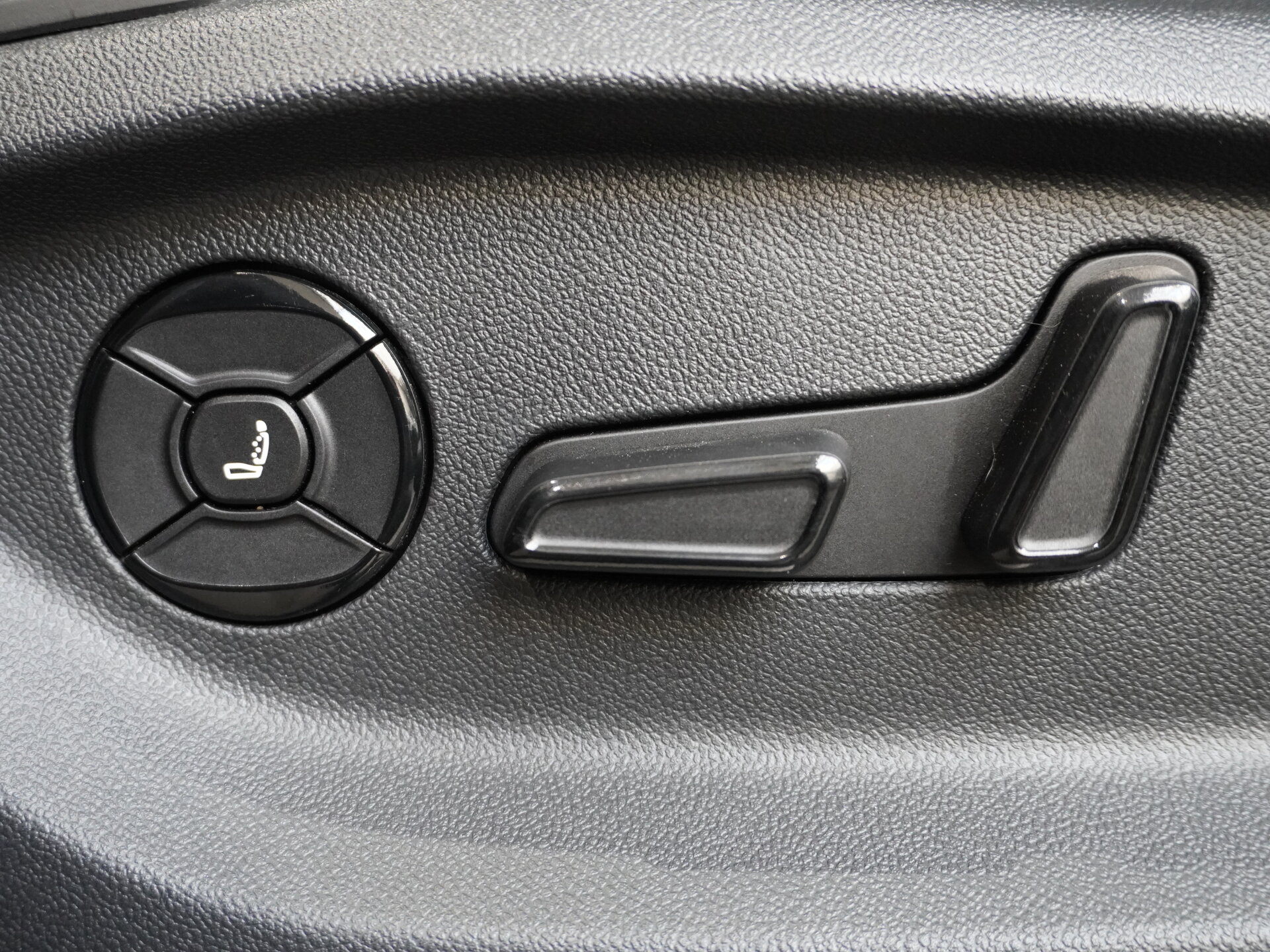 Автомобиль Volkswagen Teramont Pro 2.0 AMT (272 л.с.) 4WD - 13
