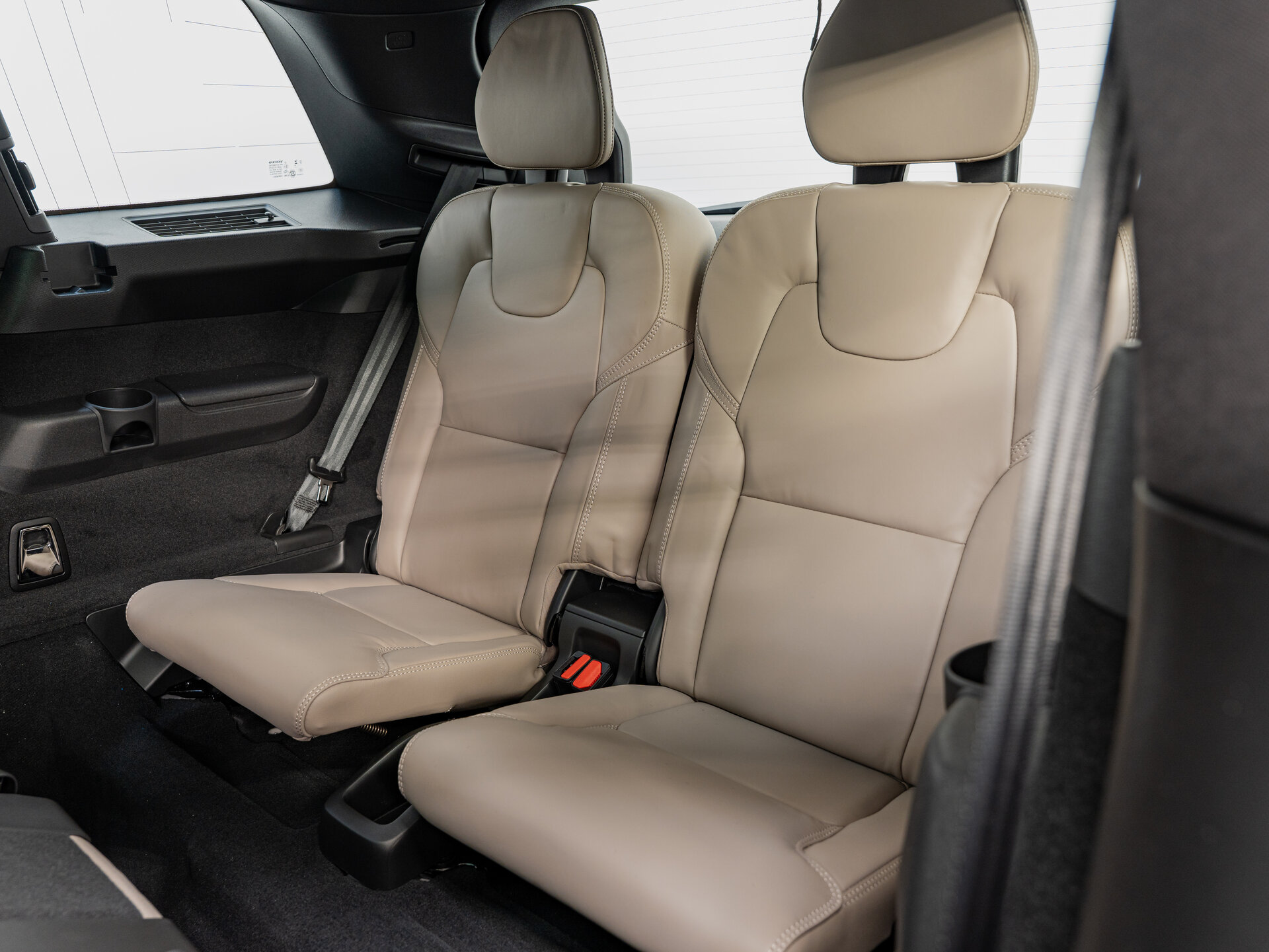 Автомобиль Volvo XC90 B6 2.0 AT (300 л.с.) 4WD - 11